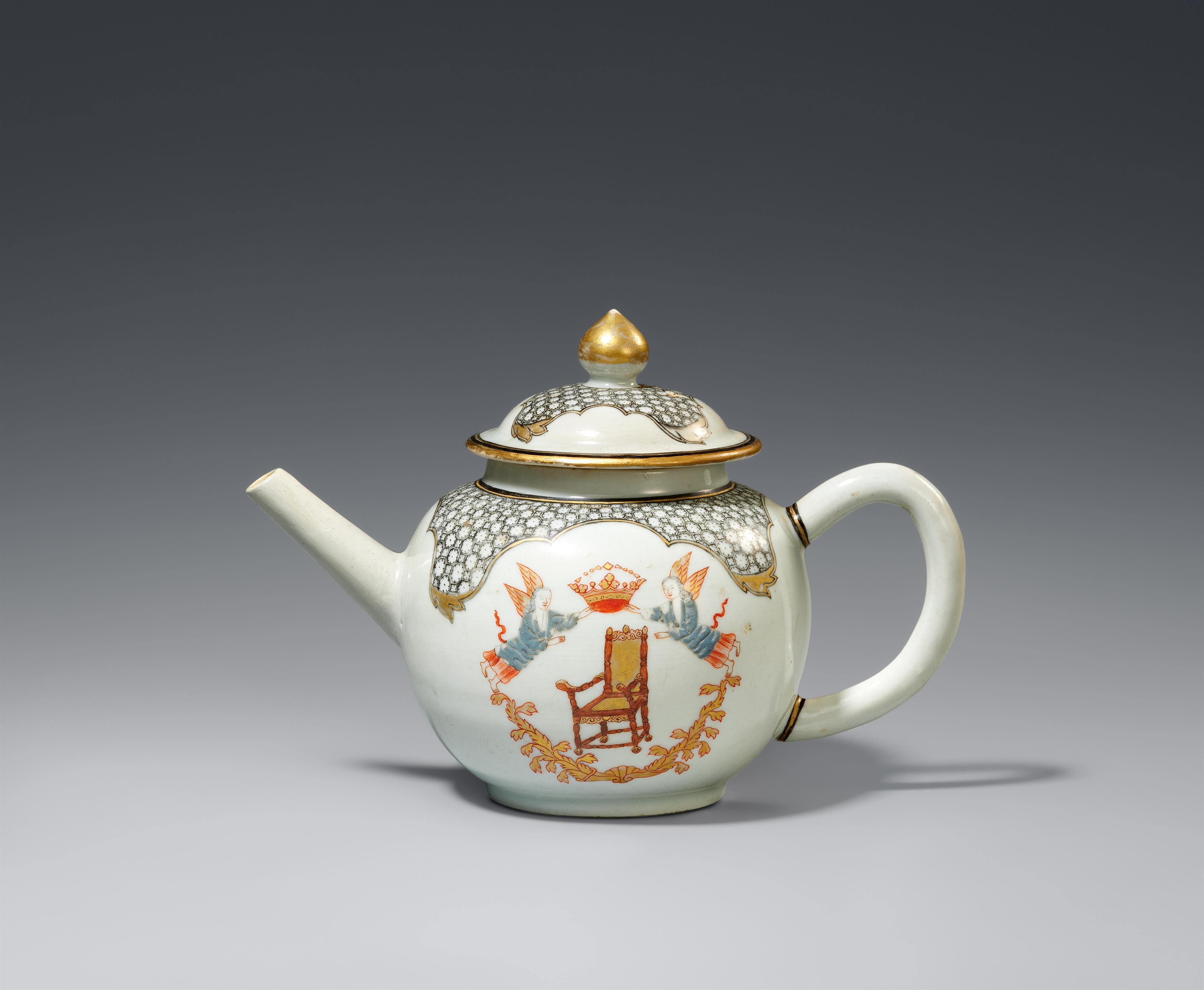 A Chine de Commande teapot. Qianlong period, around 1750/60 - image-1