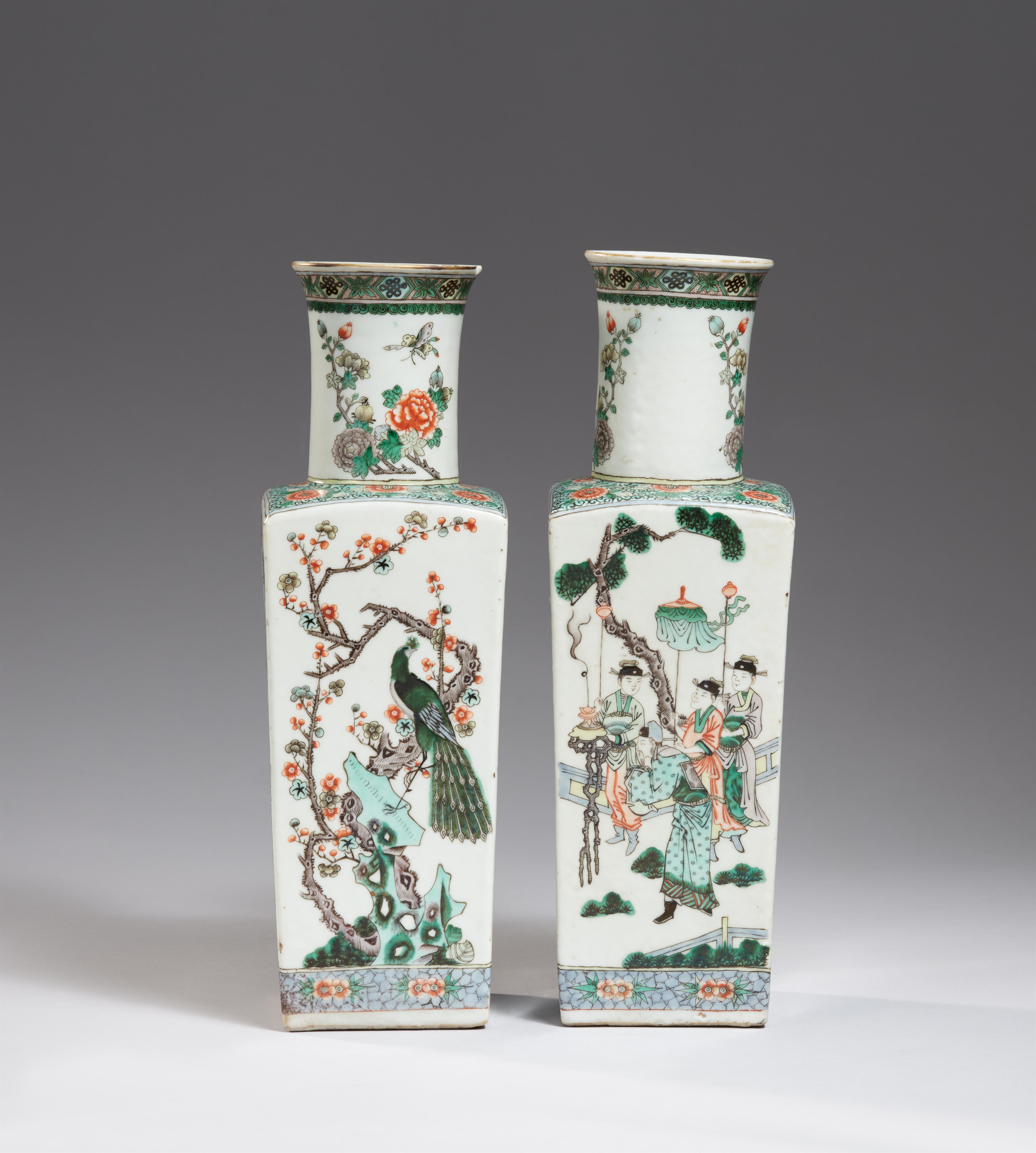 A pair of famille verte vases. Early 20th century - image-2