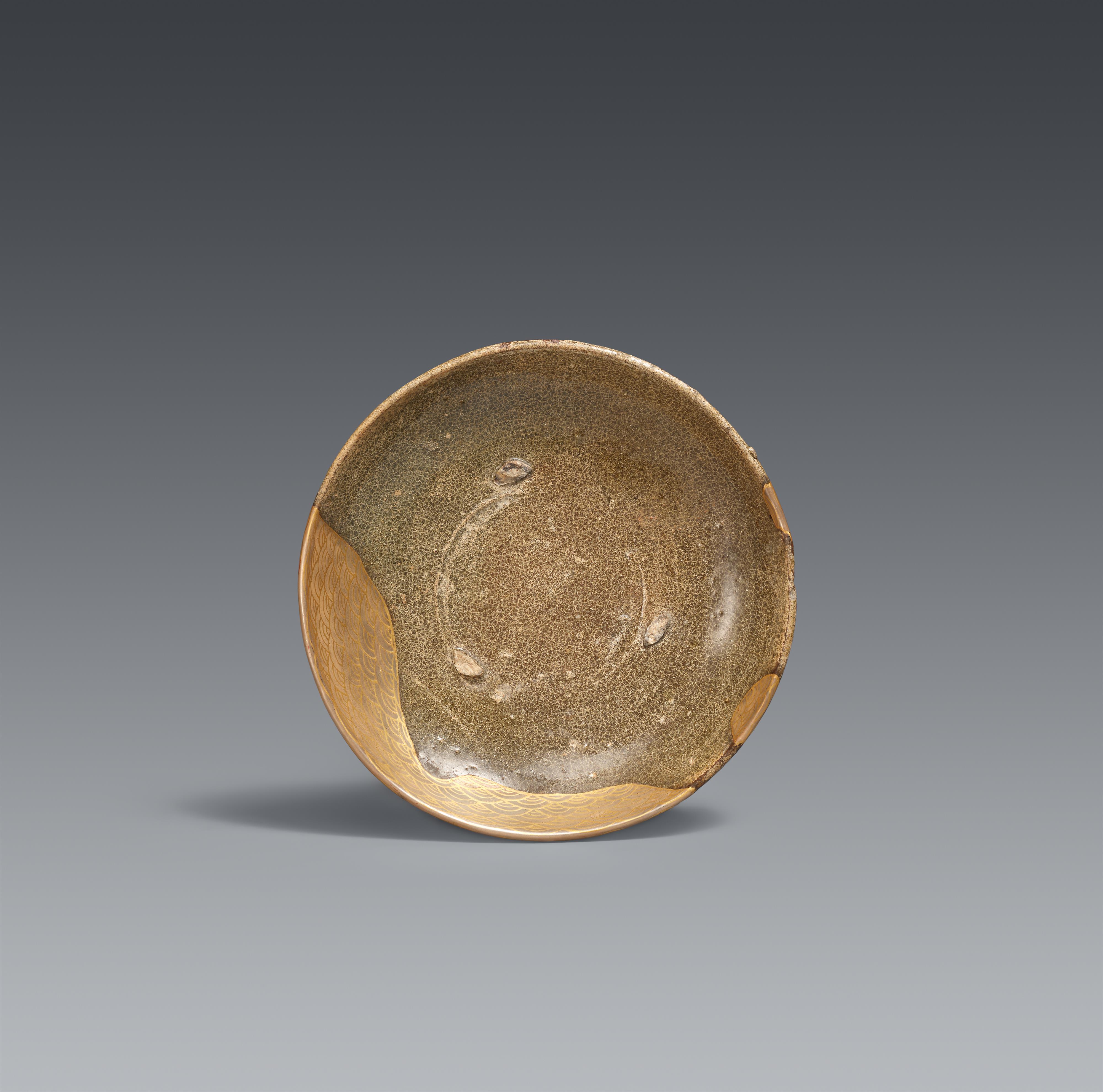 A small Korean celadon dish. Goryeo dynasty, 12th/13th century - image-1