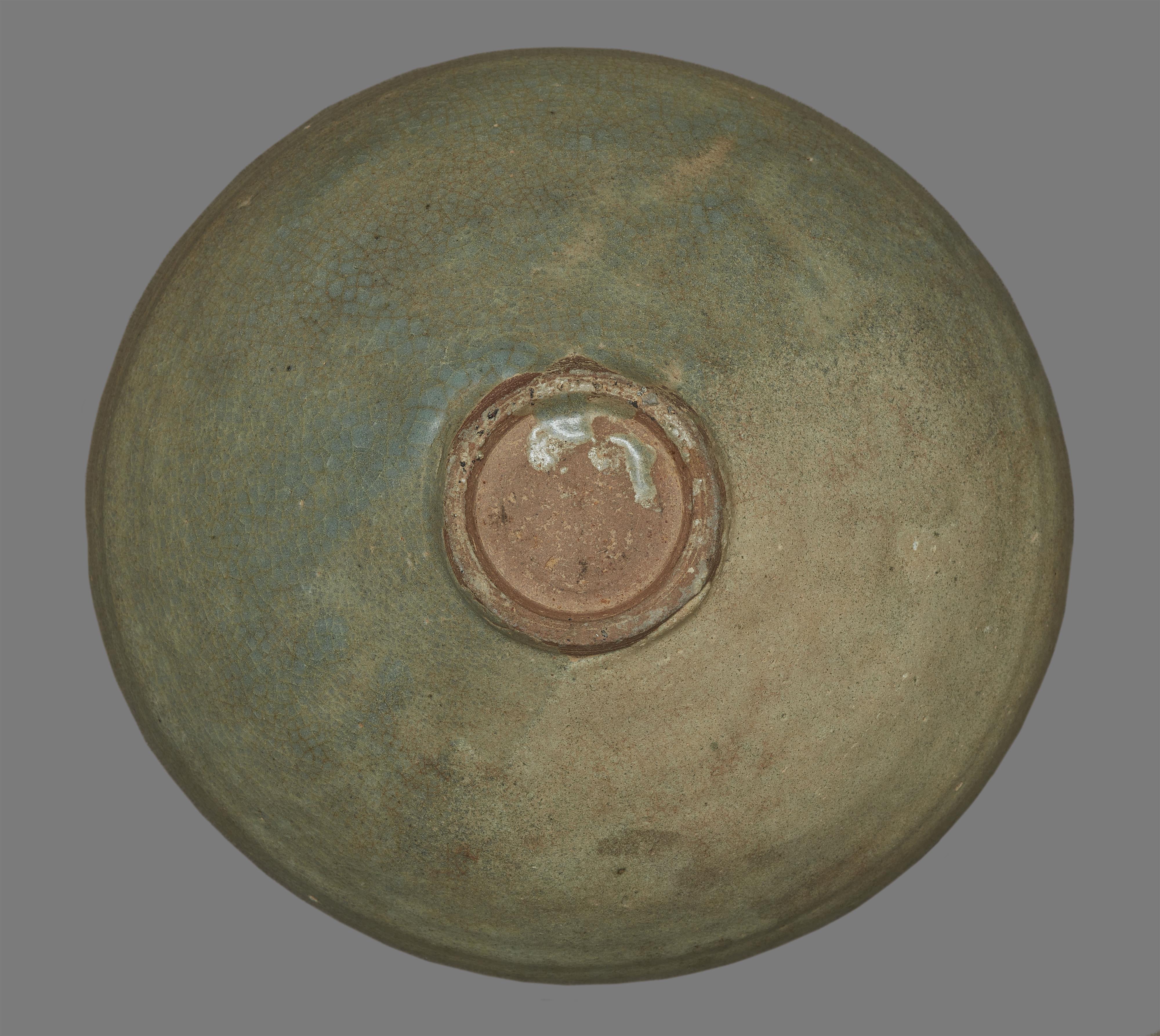 A Korean relief-decorated celadon bowl. Goryeo dynasty, 12th/13th century - image-3