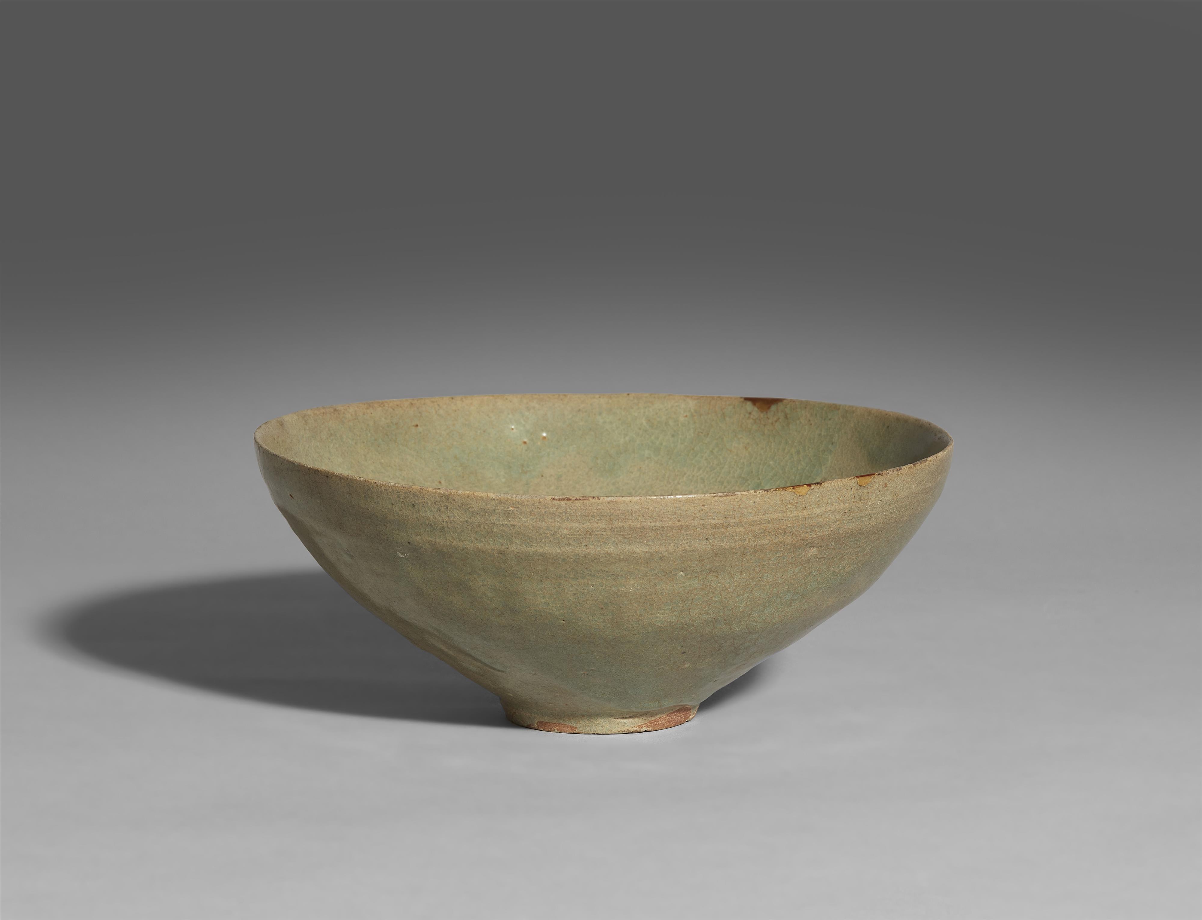 A Korean relief-decorated celadon bowl. Goryeo dynasty, 12th/13th century - image-1