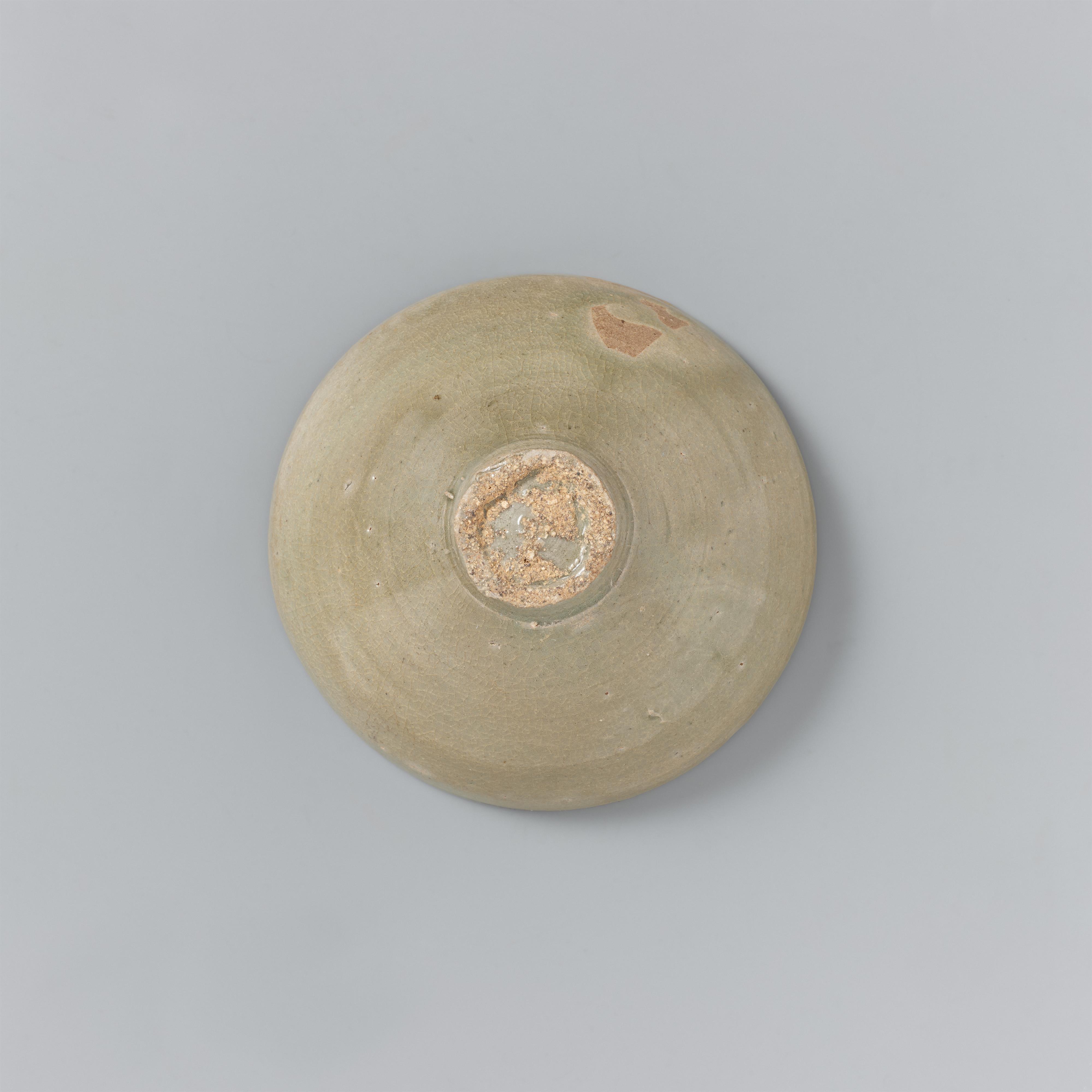 A Korean celadon bowl. Goryeo dynasty, 13th/14th century - image-2