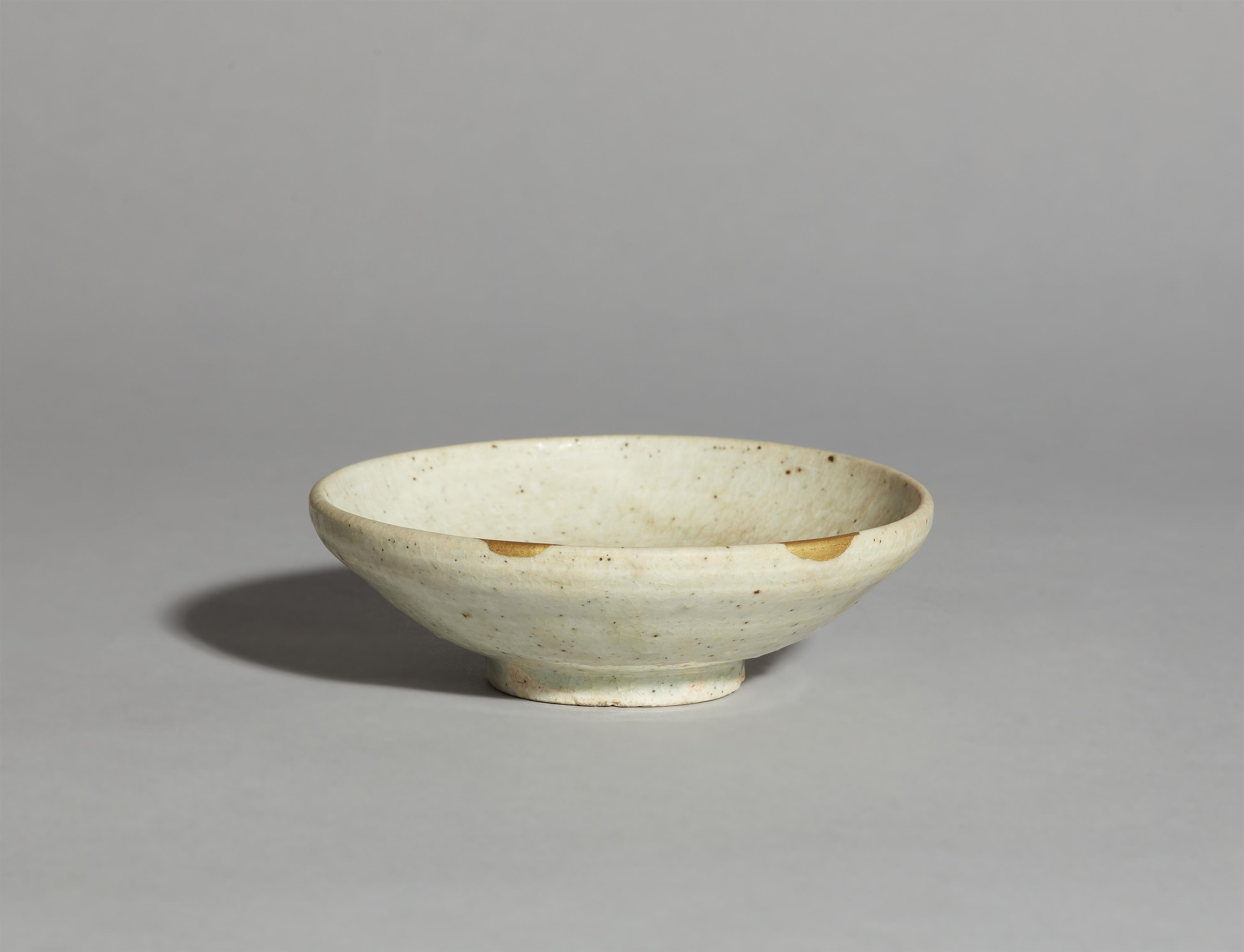 A small probably Korean sake bowl. Joseon dynasty, around 17th century - image-2