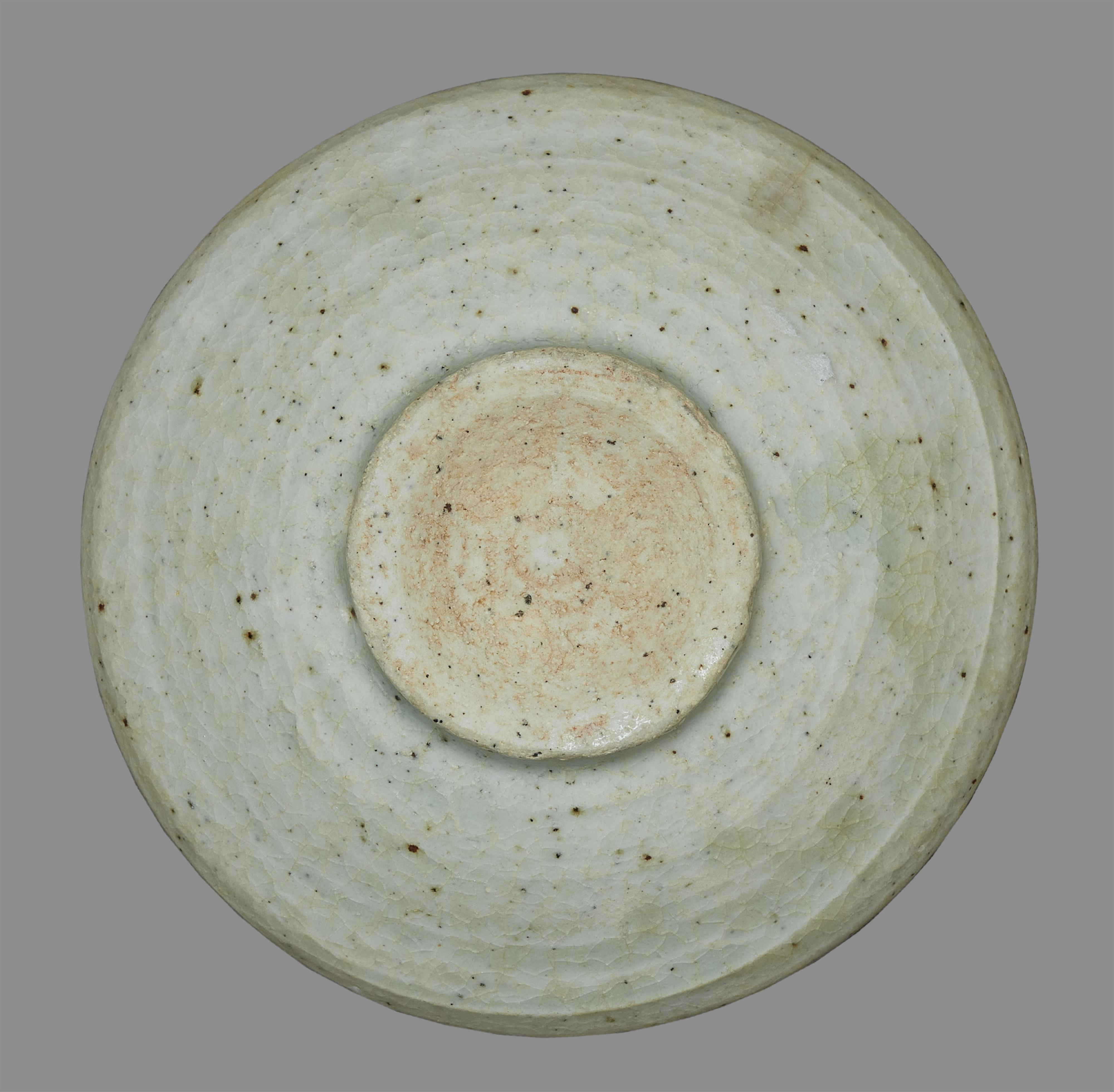 A small probably Korean sake bowl. Joseon dynasty, around 17th century - image-3