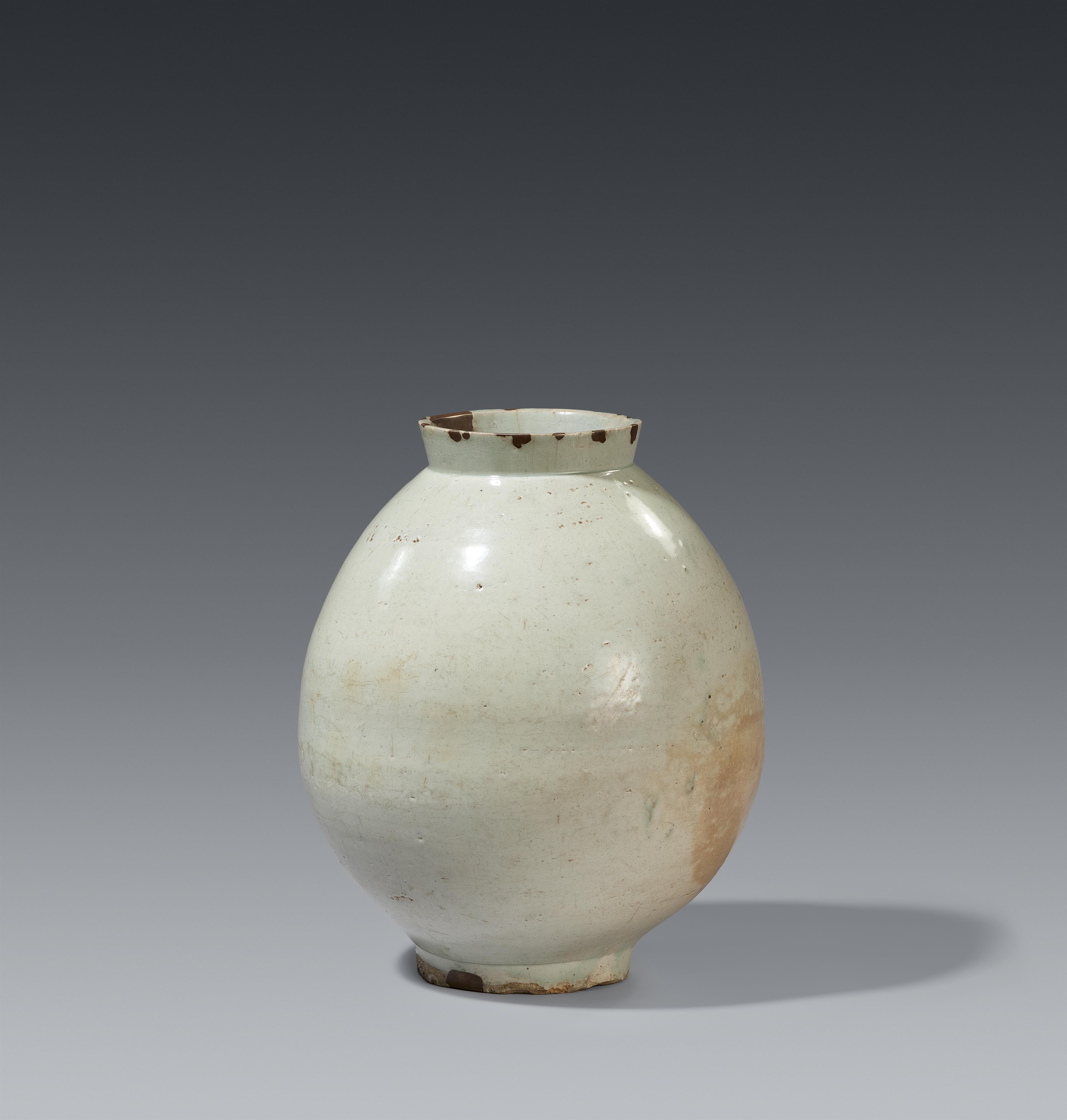 A Korean 'Moon Jar" (dalhangari). Joseon dynasty, 18th/19th century - image-1