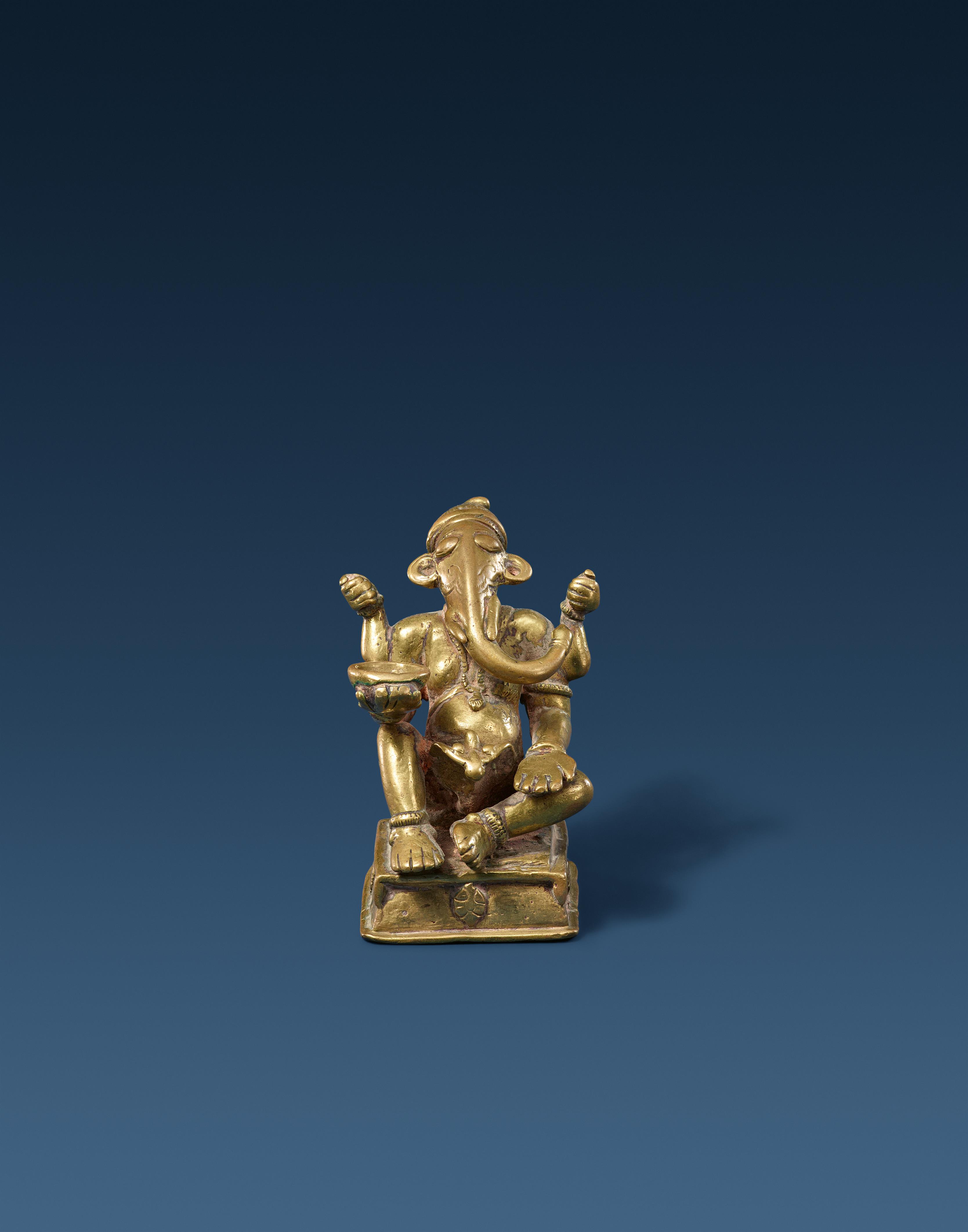 Ganesha. Gelbguss. Zentral-Indien, Maharashtra. 18./19. Jh. - image-1