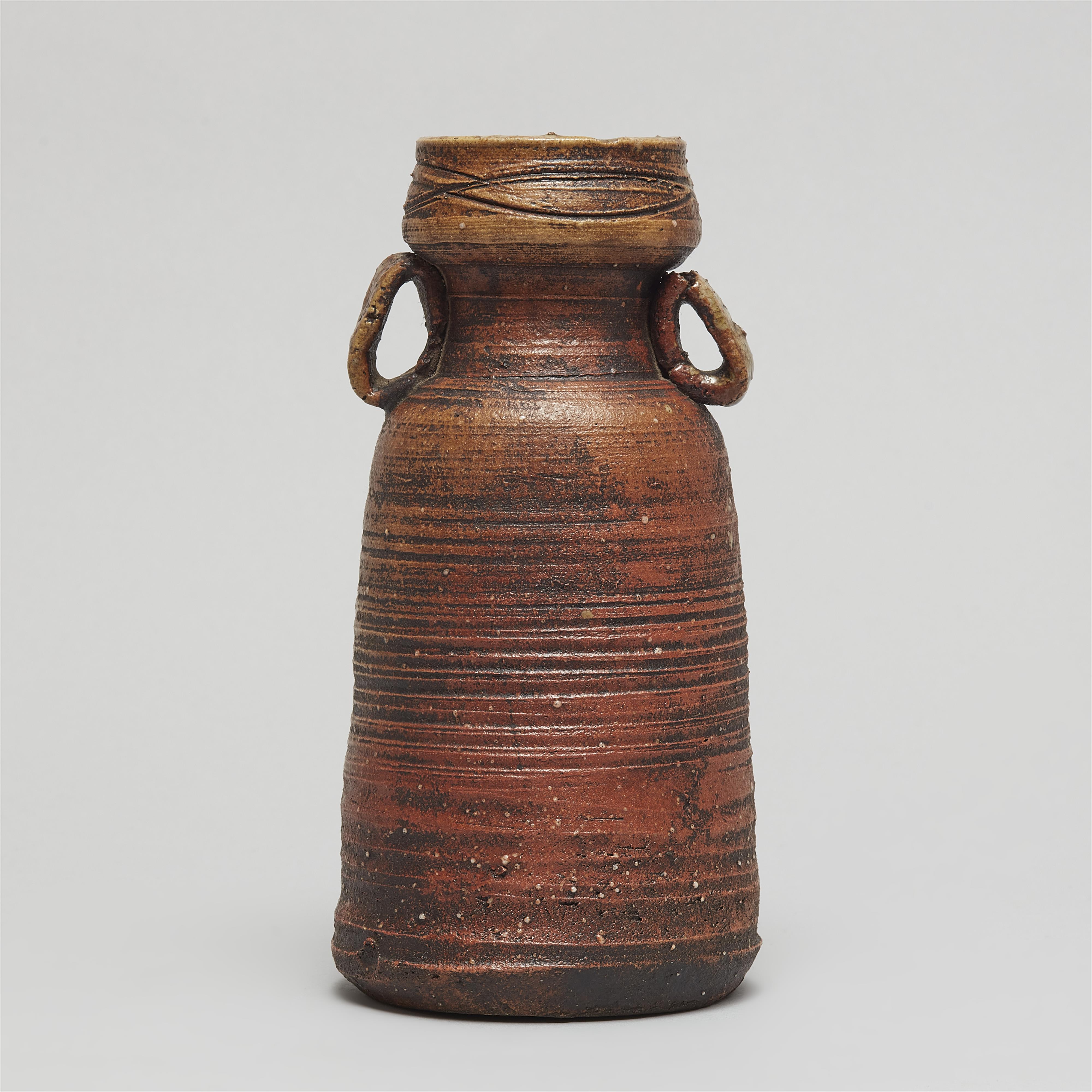 An Iga vase. Early Edo period, 17th century - image-4