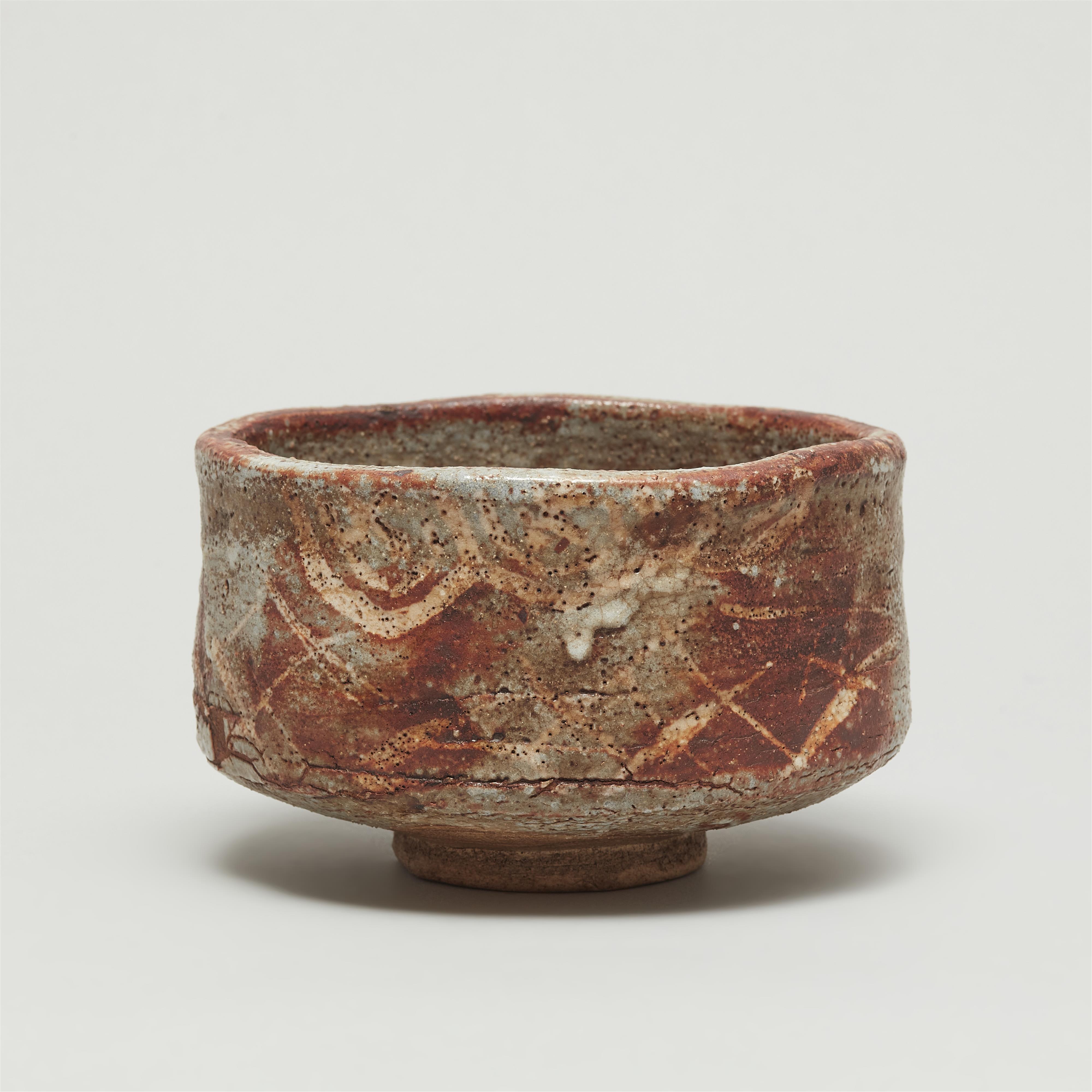 A large Nezumi-Shino chawan. Mino area, Owari province. Edo period - image-3