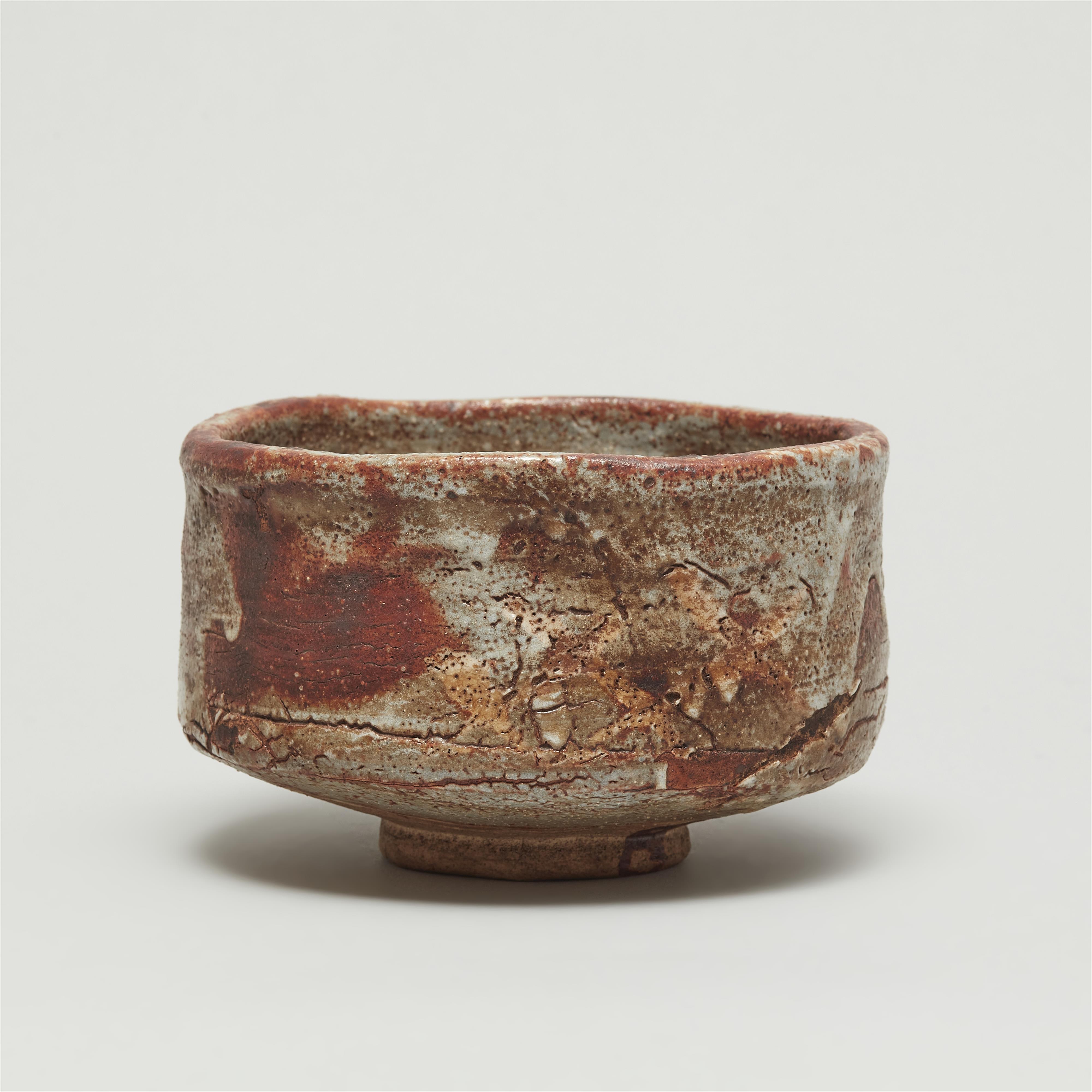 A large Nezumi-Shino chawan. Mino area, Owari province. Edo period - image-5