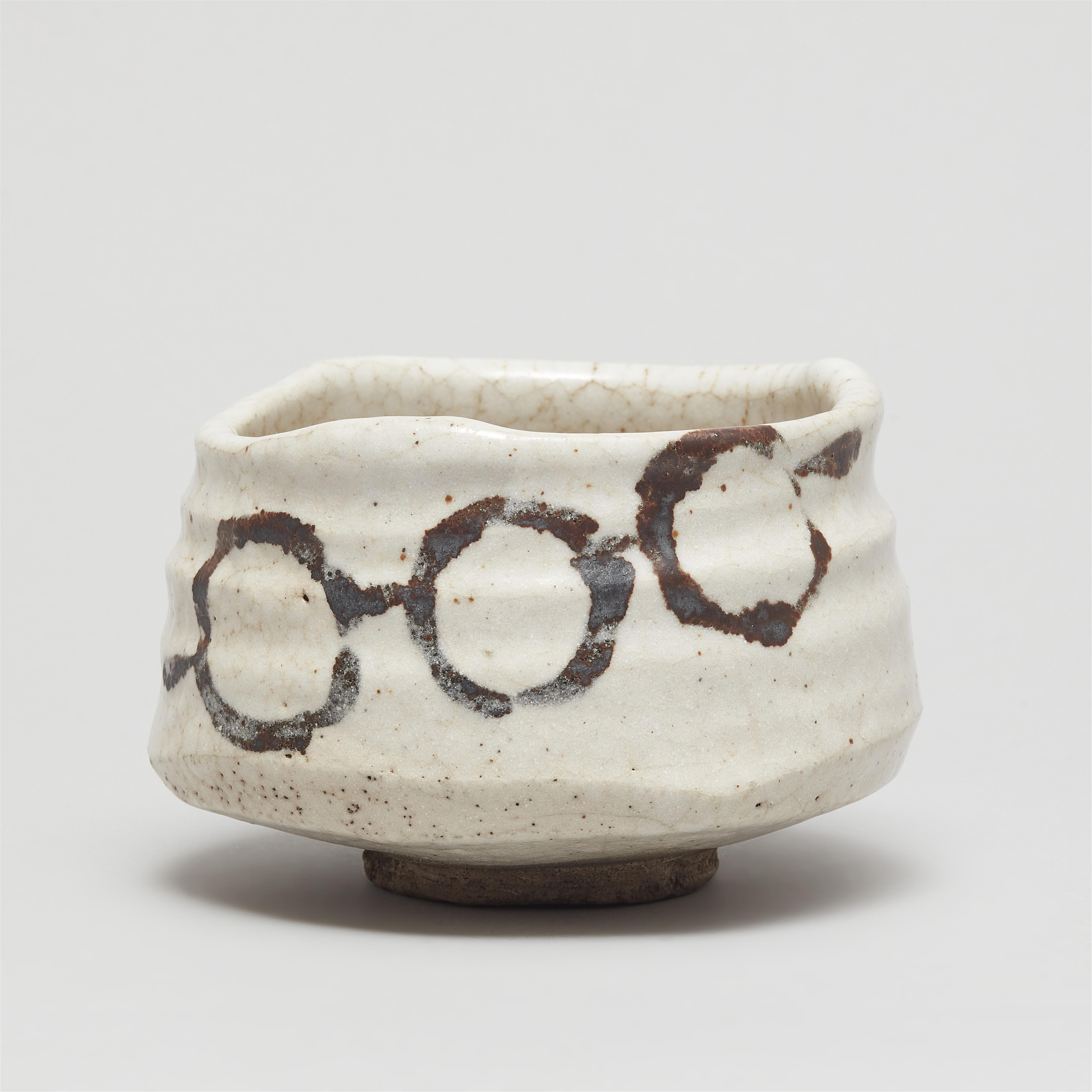 An E-Shino chawan. Mino area, Owari province. Early Edo period - image-3