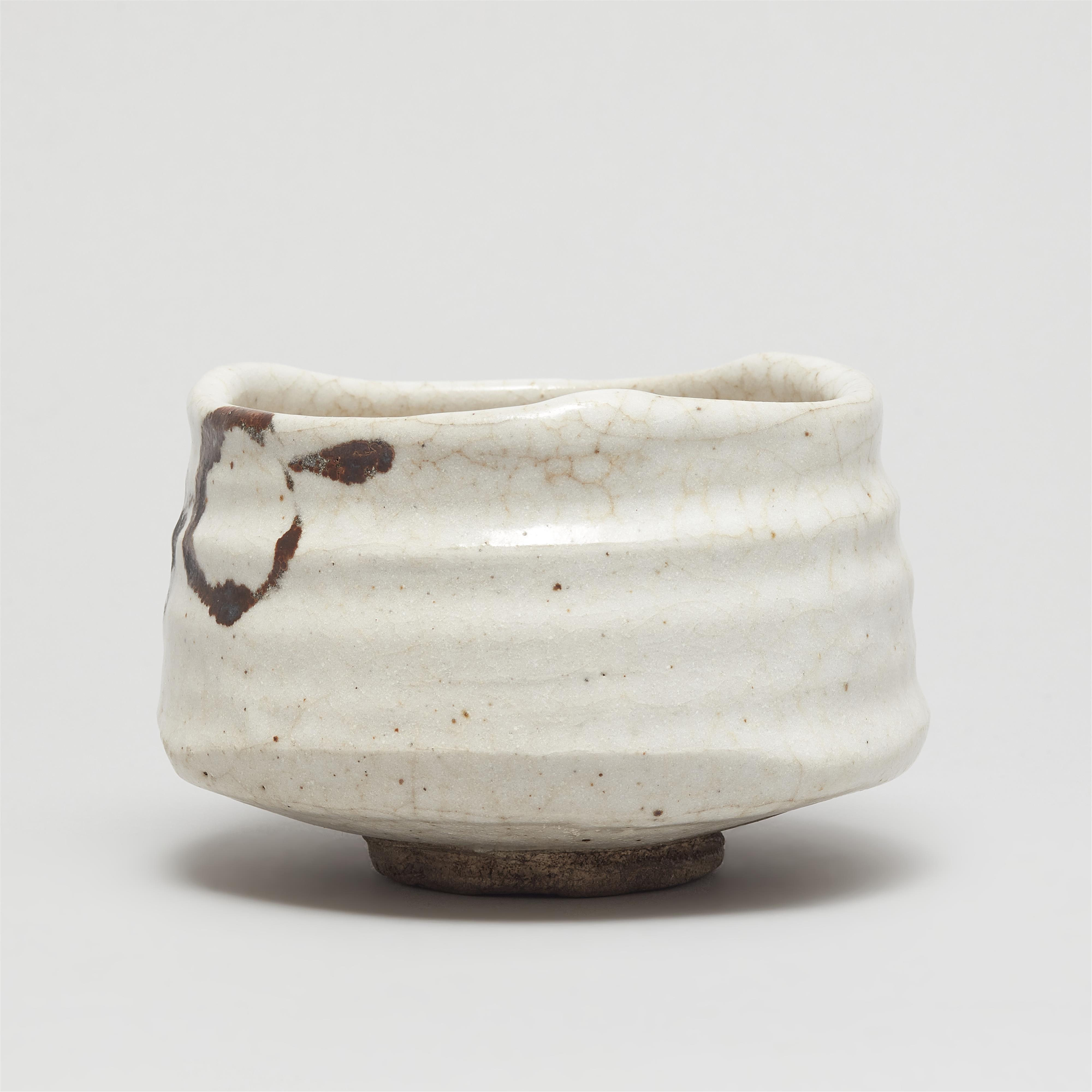 An E-Shino chawan. Mino area, Owari province. Early Edo period - image-4