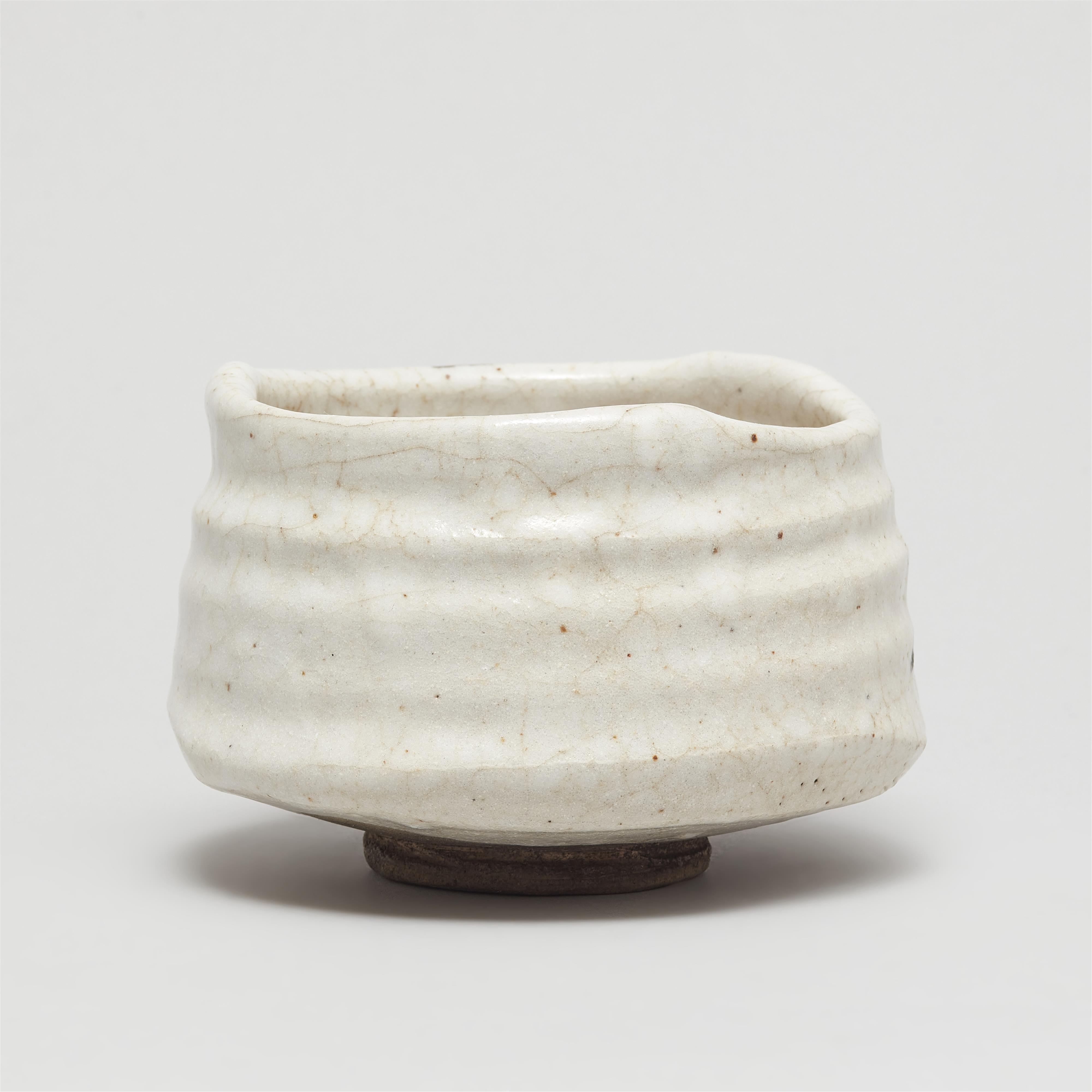 An E-Shino chawan. Mino area, Owari province. Early Edo period - image-5