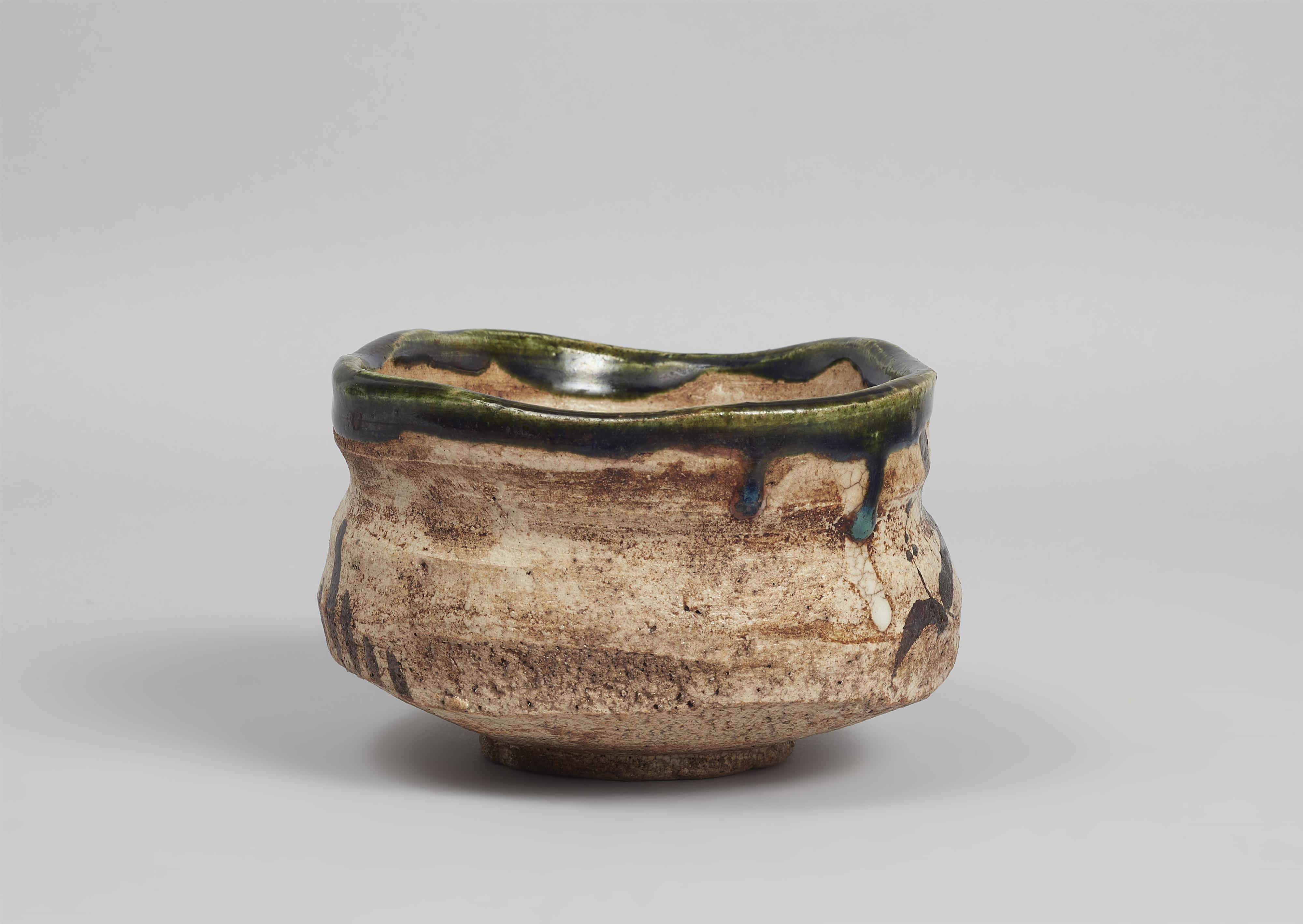 An Ao-Oribe chawan. Mino area, Owari province. Edo period. 17th/18th century - image-5