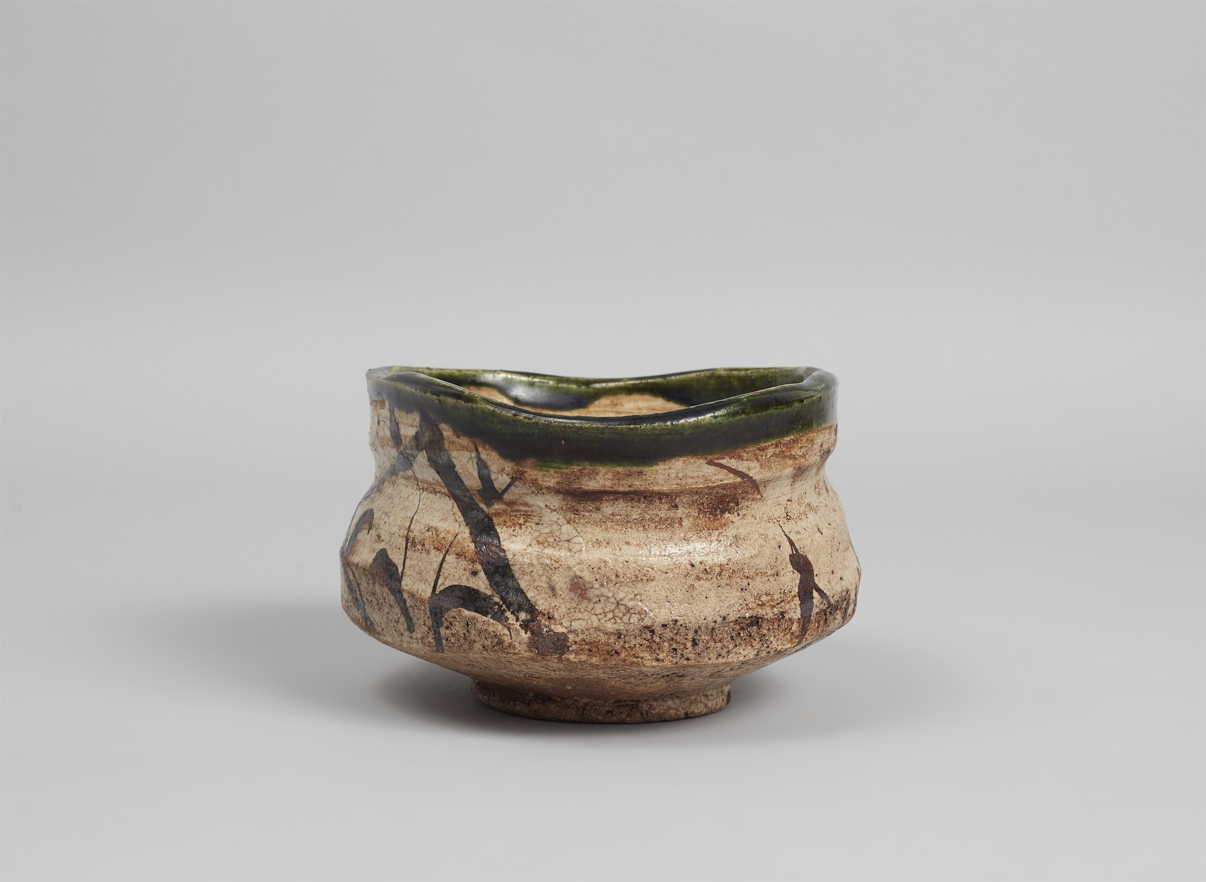 An Ao-Oribe chawan. Mino area, Owari province. Edo period. 17th/18th century - image-7