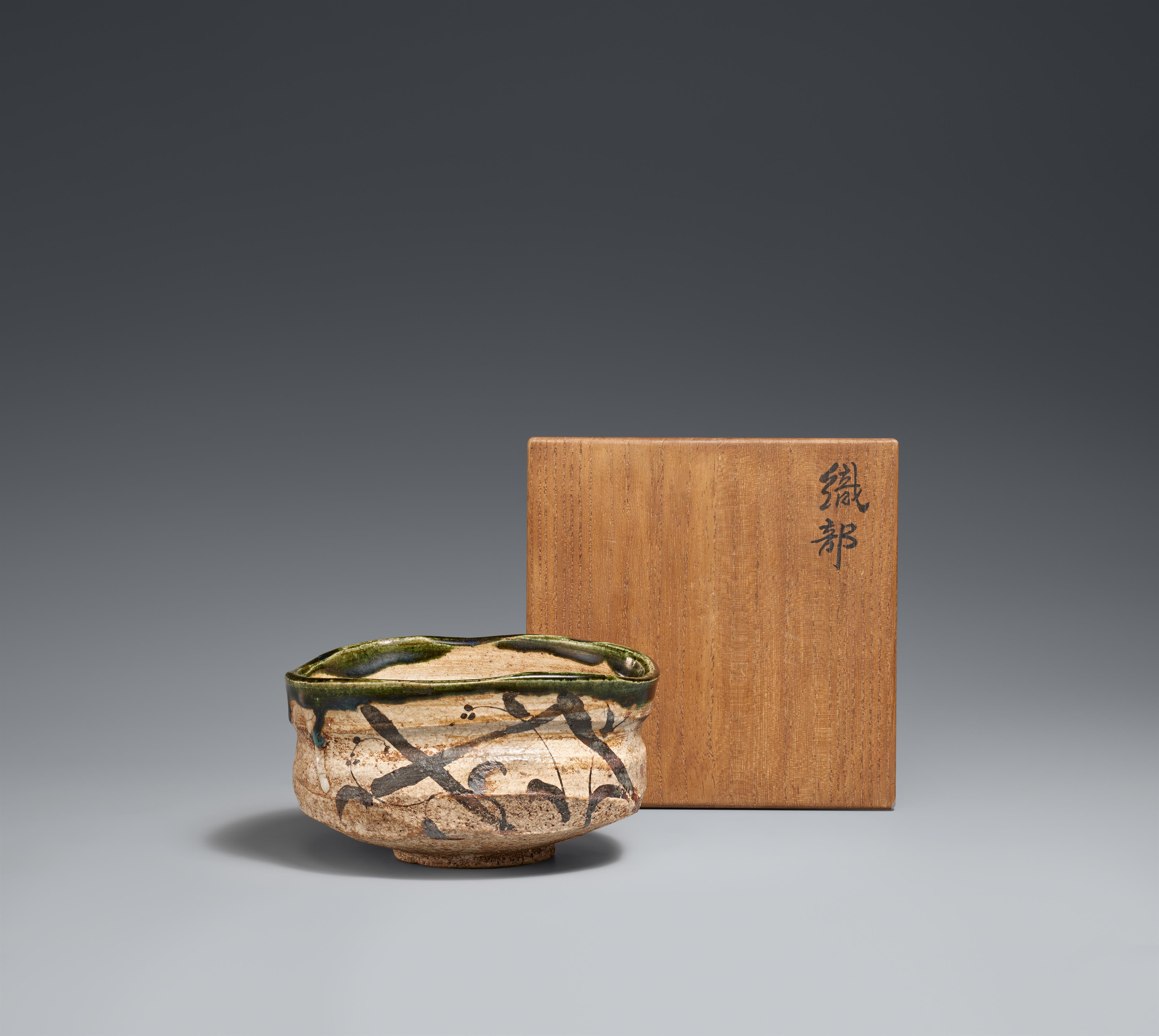 An Ao-Oribe chawan. Mino area, Owari province. Edo period. 17th/18th century - image-1