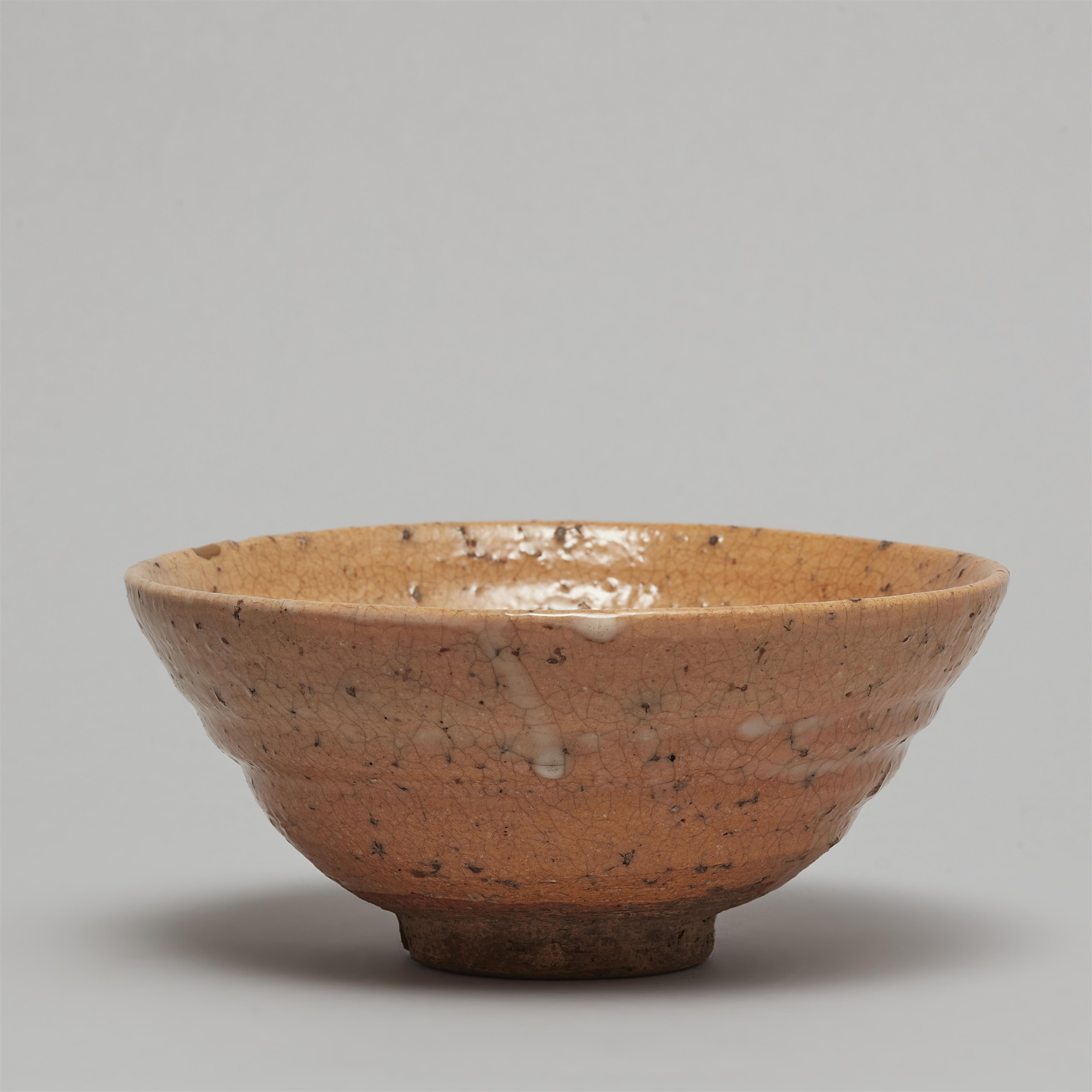 A large Hagi summer chawan. Nagato province. Edo period - image-5