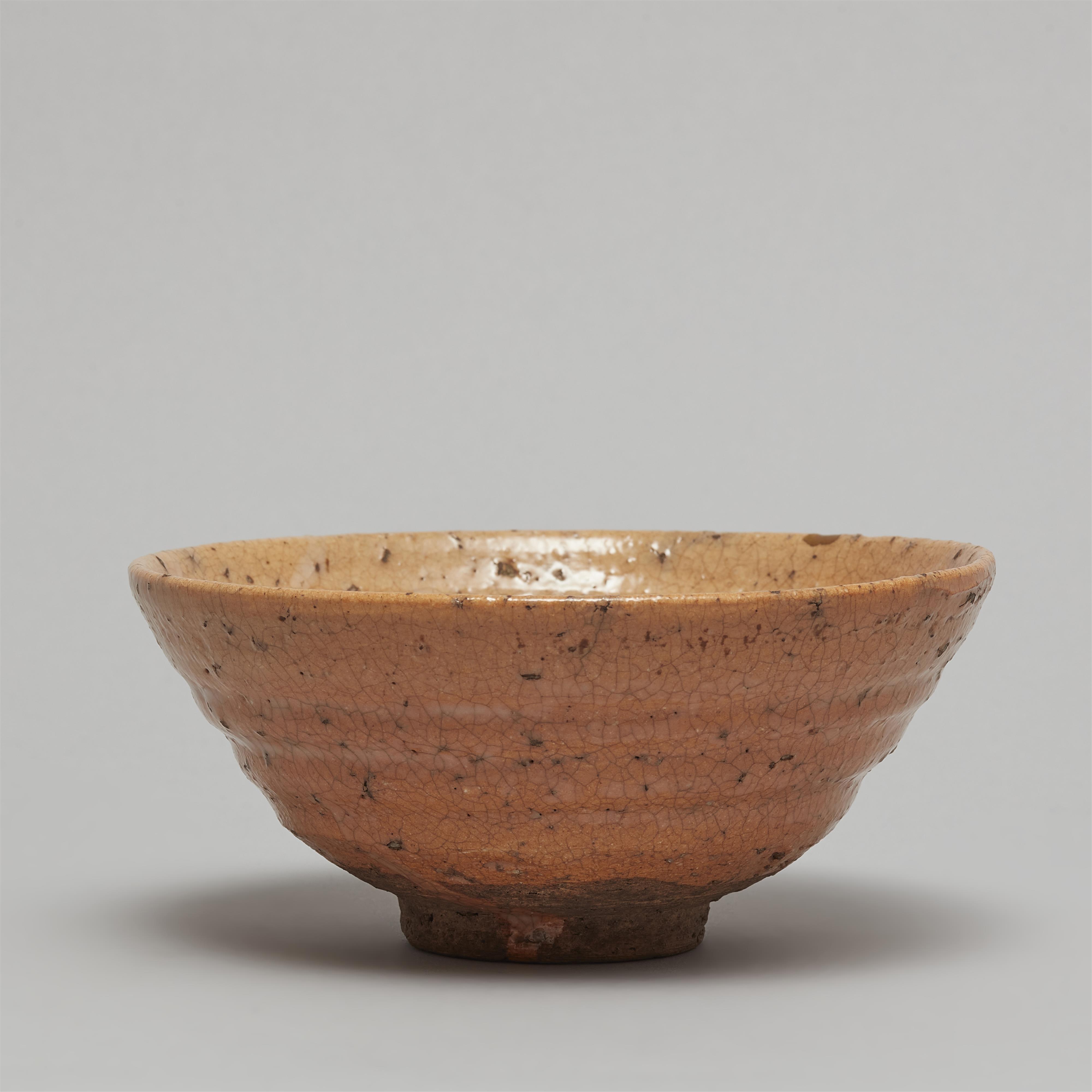 A large Hagi summer chawan. Nagato province. Edo period - image-6