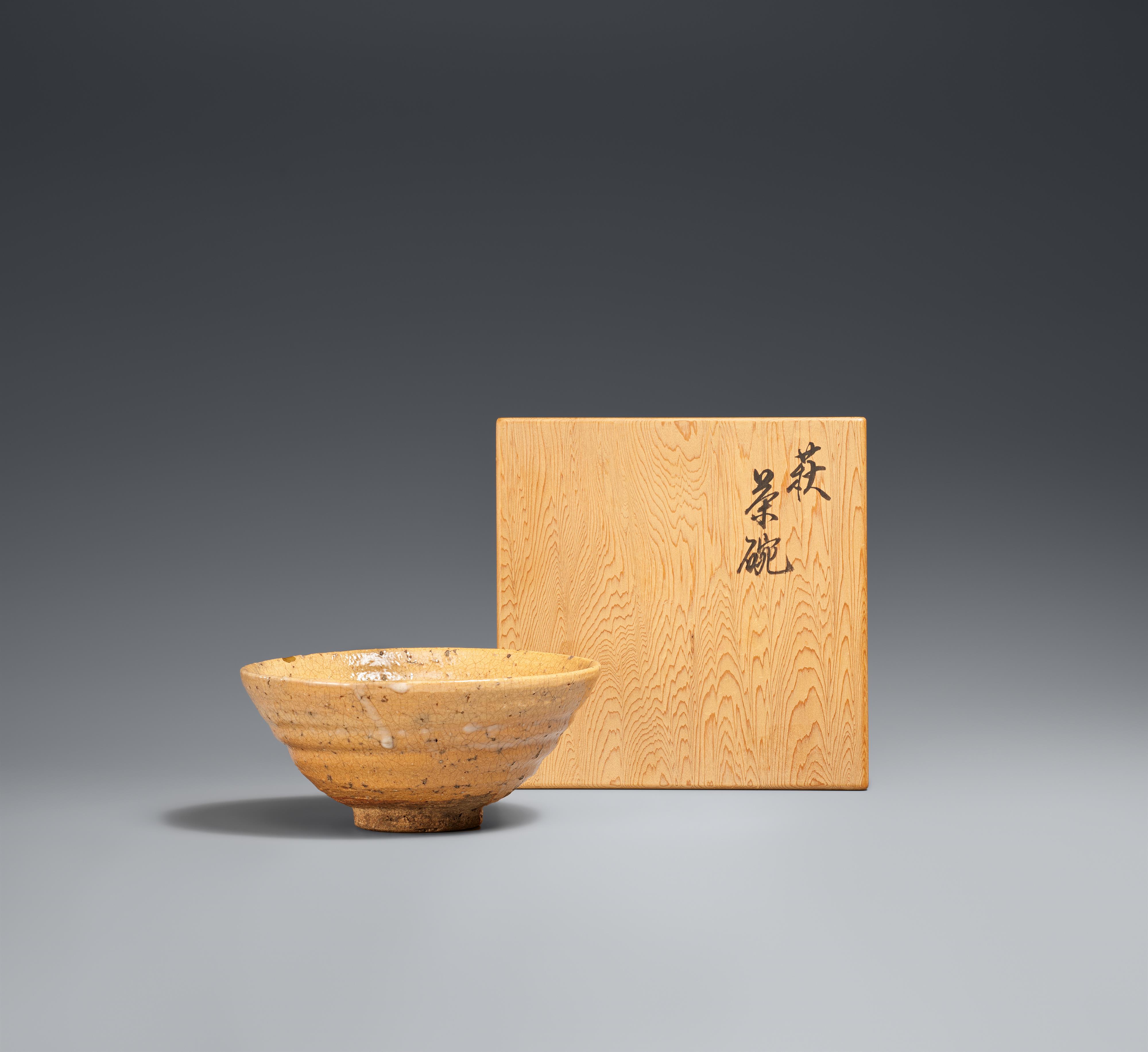 A large Hagi summer chawan. Nagato province. Edo period - image-1