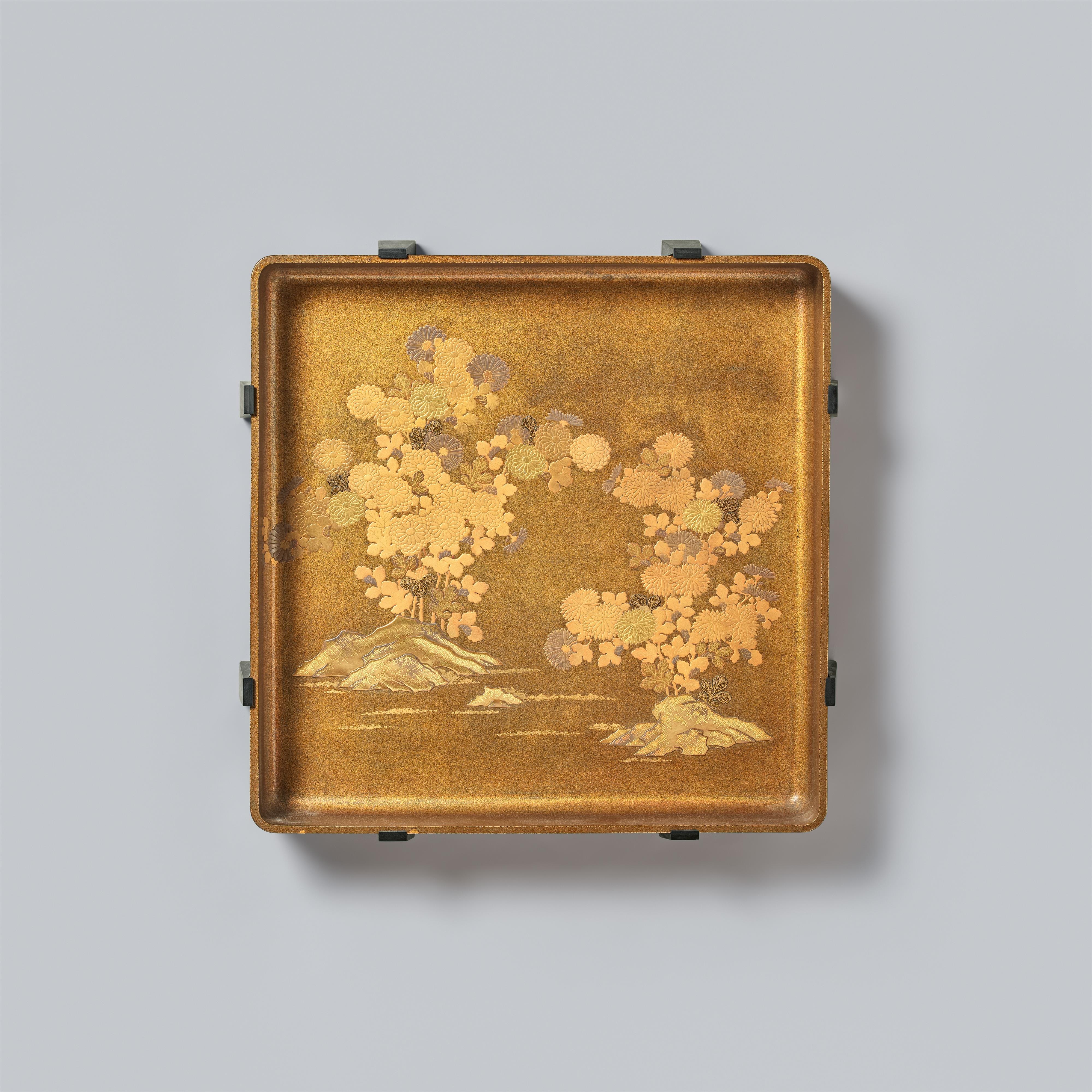 A large makie lacquer tray for kimono. Late 19th century - image-1