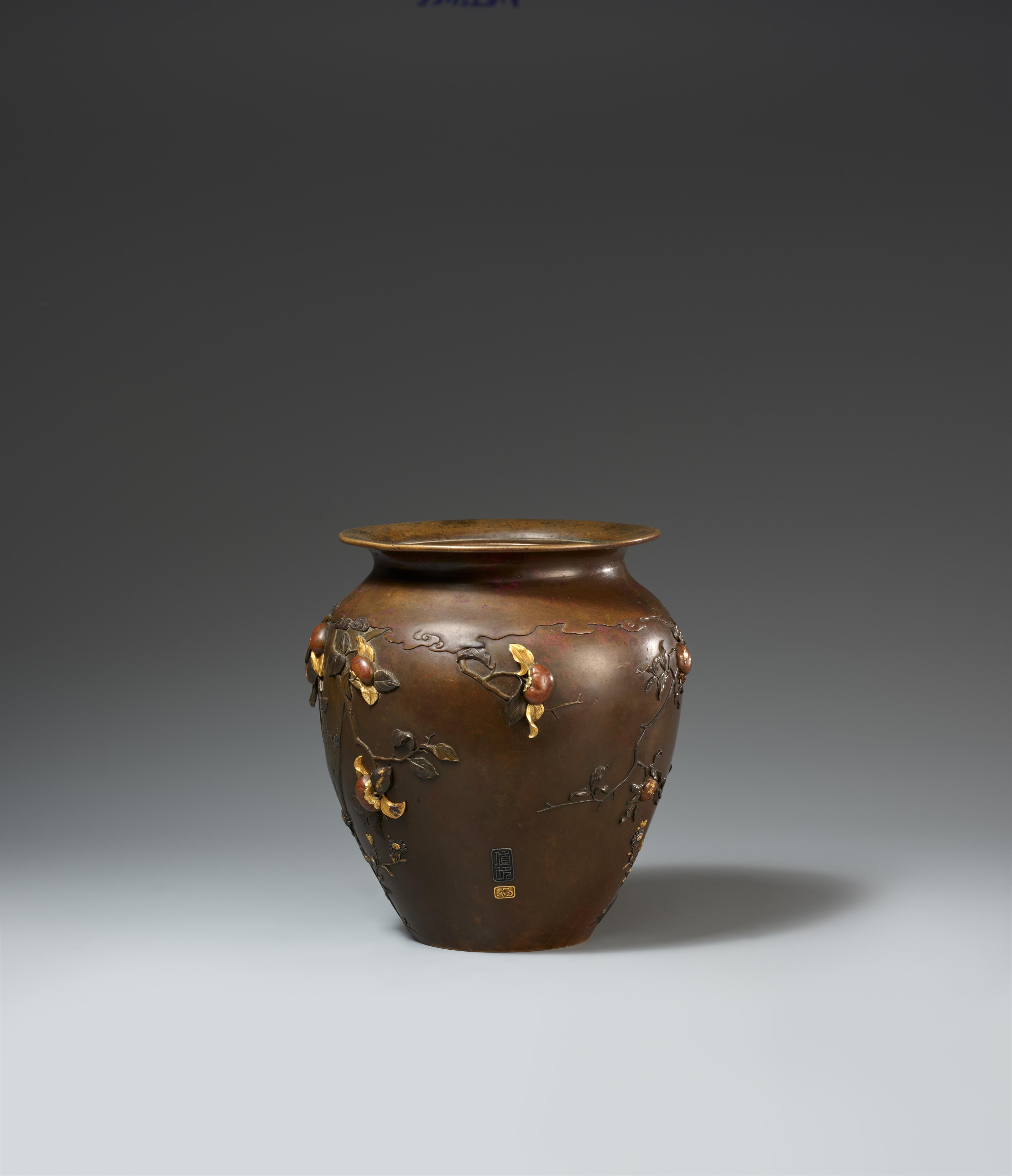 Vase. Bronze mit Buntmetalleinlagen. Spätes 19. Jh. - image-2