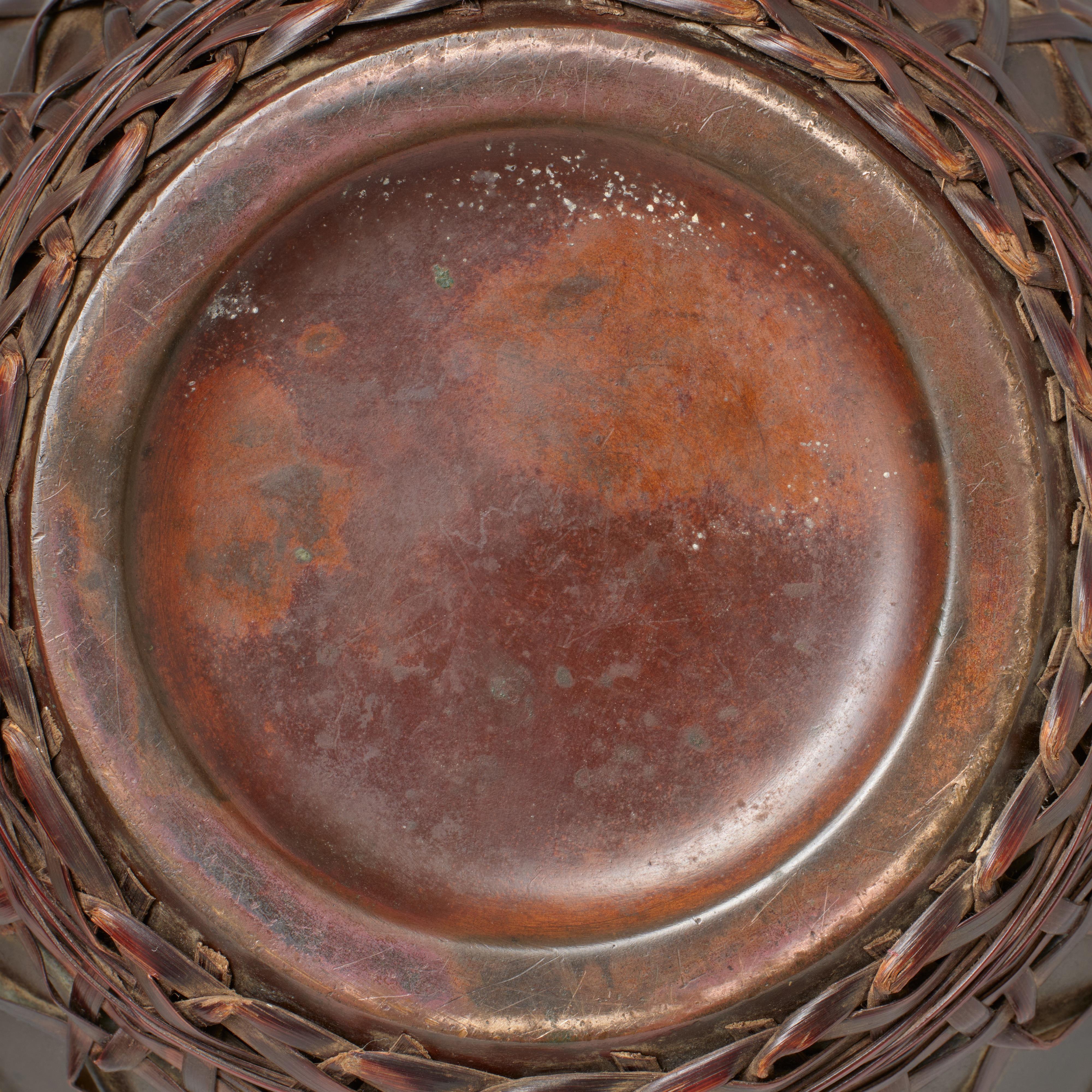 A bronze vase imitating a basket. Early 20th century - image-3