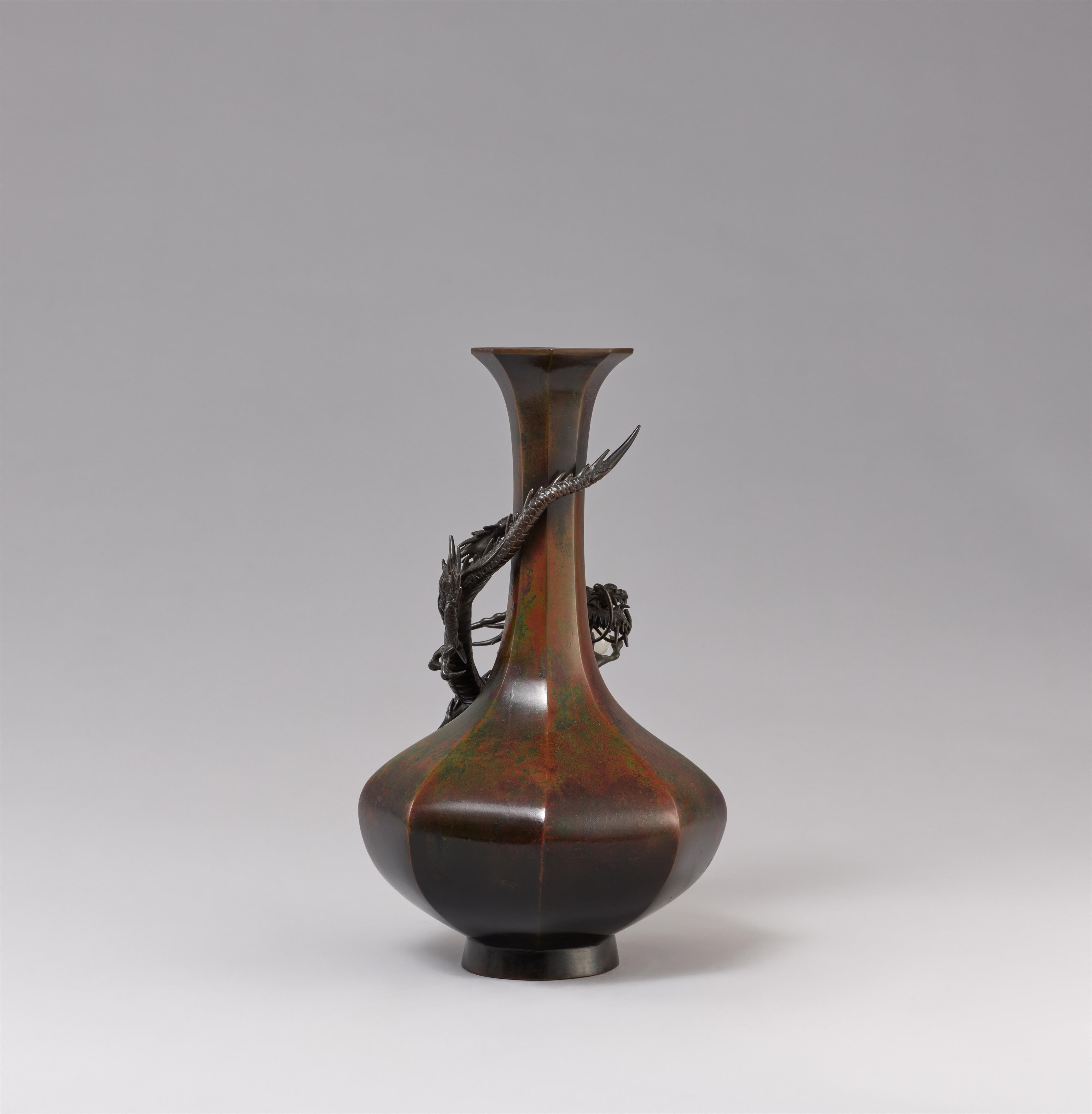 Langhals-Vase. Bronze. Um 1900 - image-2