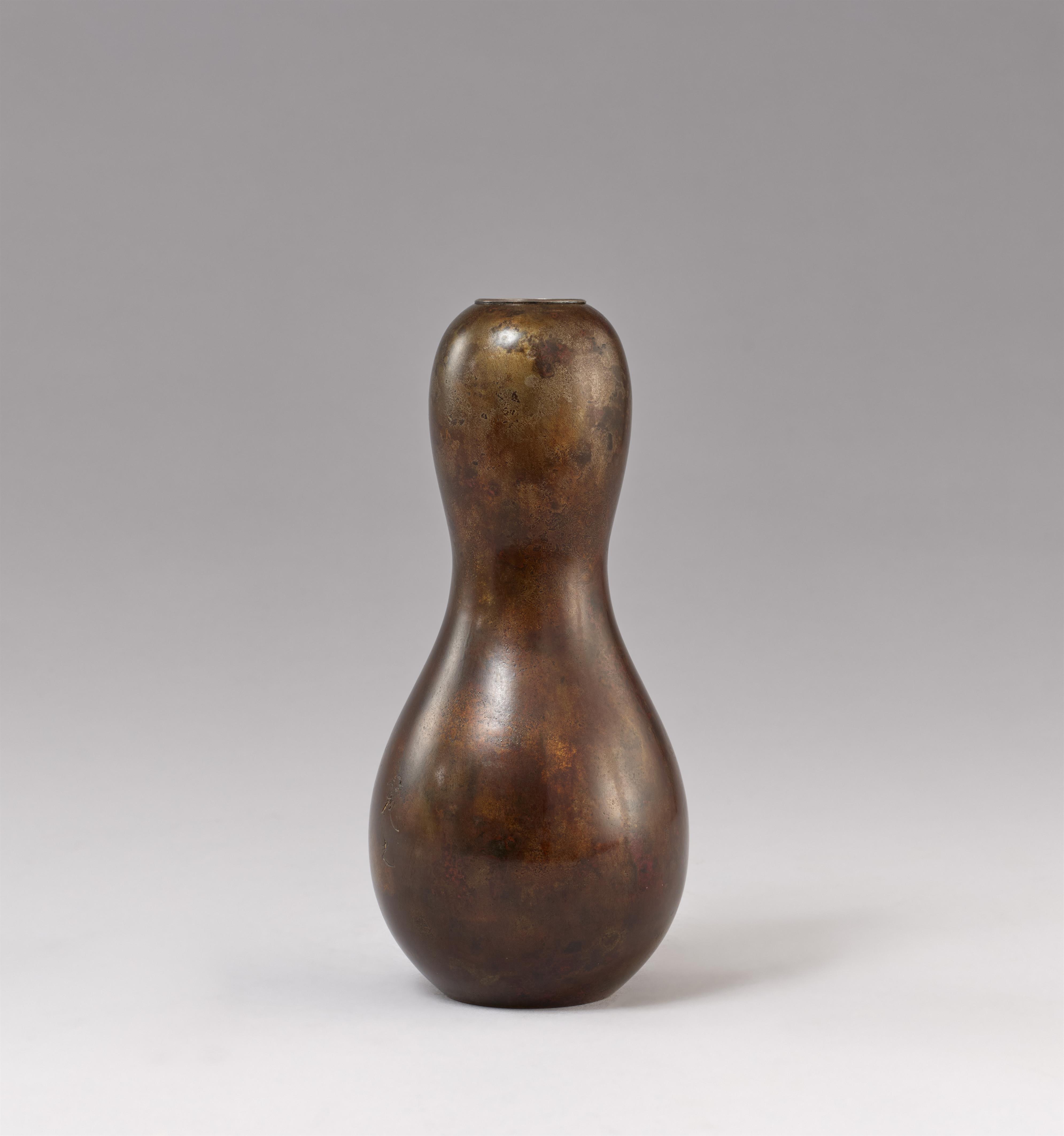 A bronze double-gourd-shaped vase. Mid-20th century - image-2