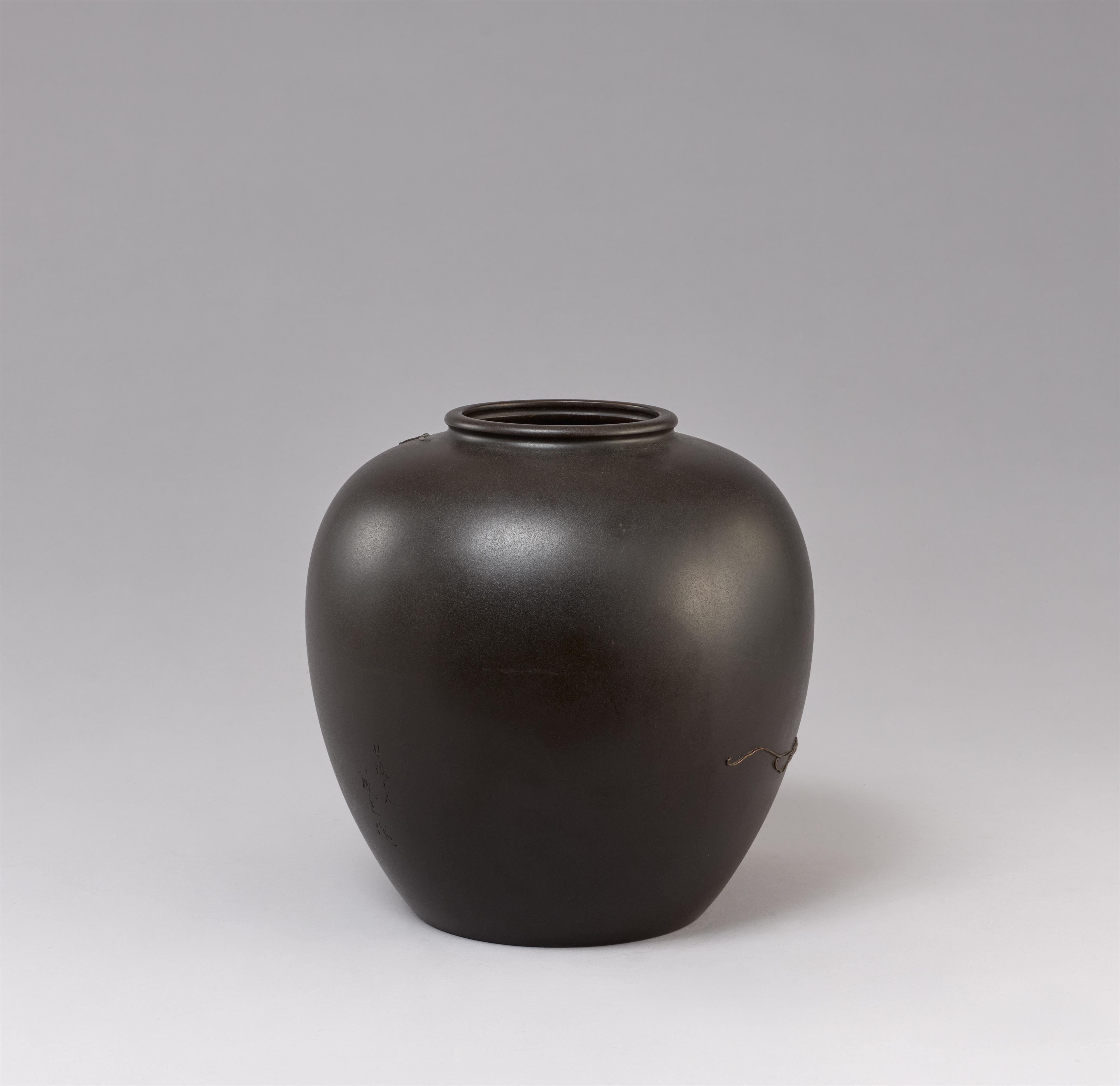 A large ovoid vase. Mid-20th century - image-2