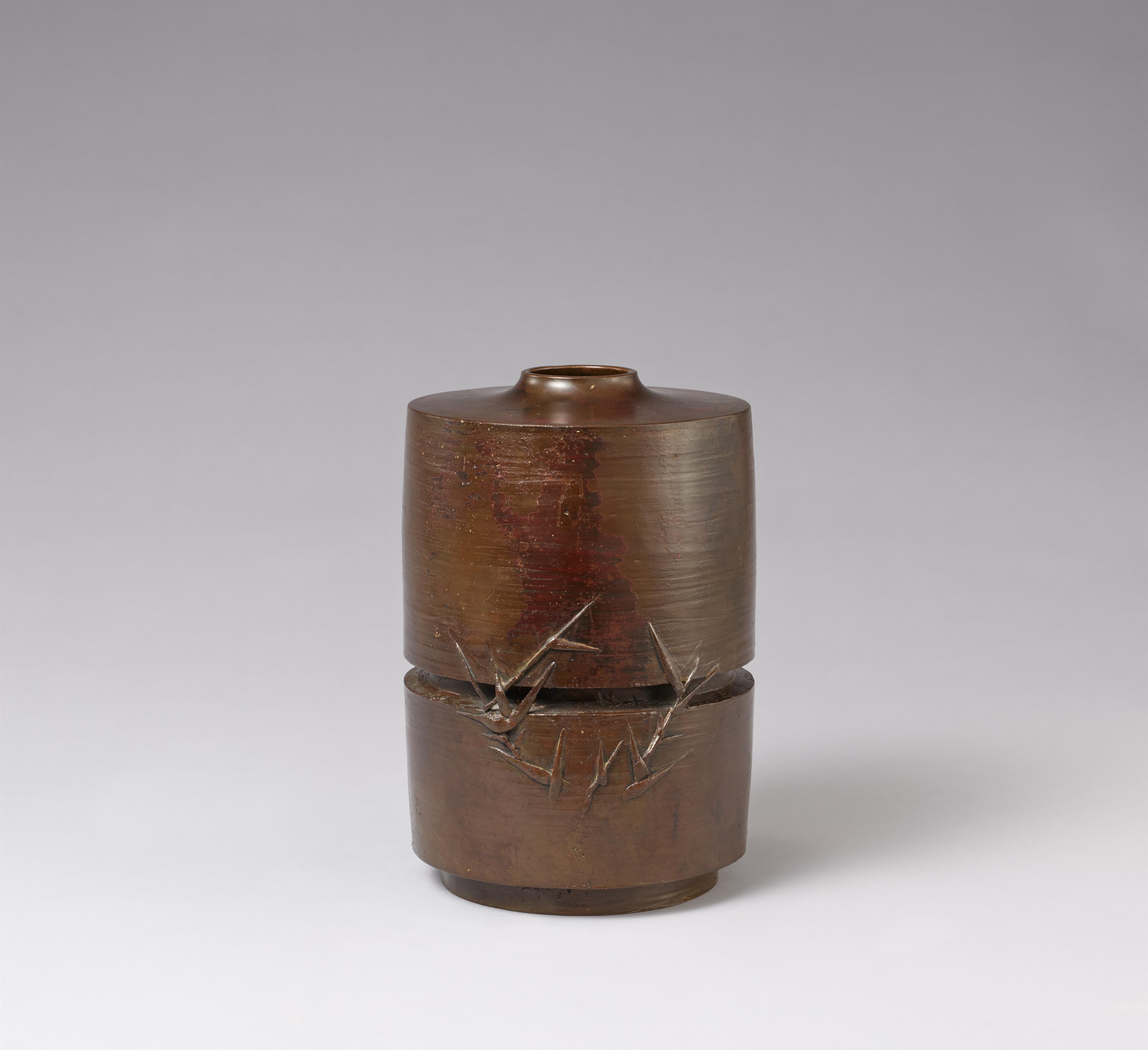 Vase. Bronze. 20. Jh. - image-2