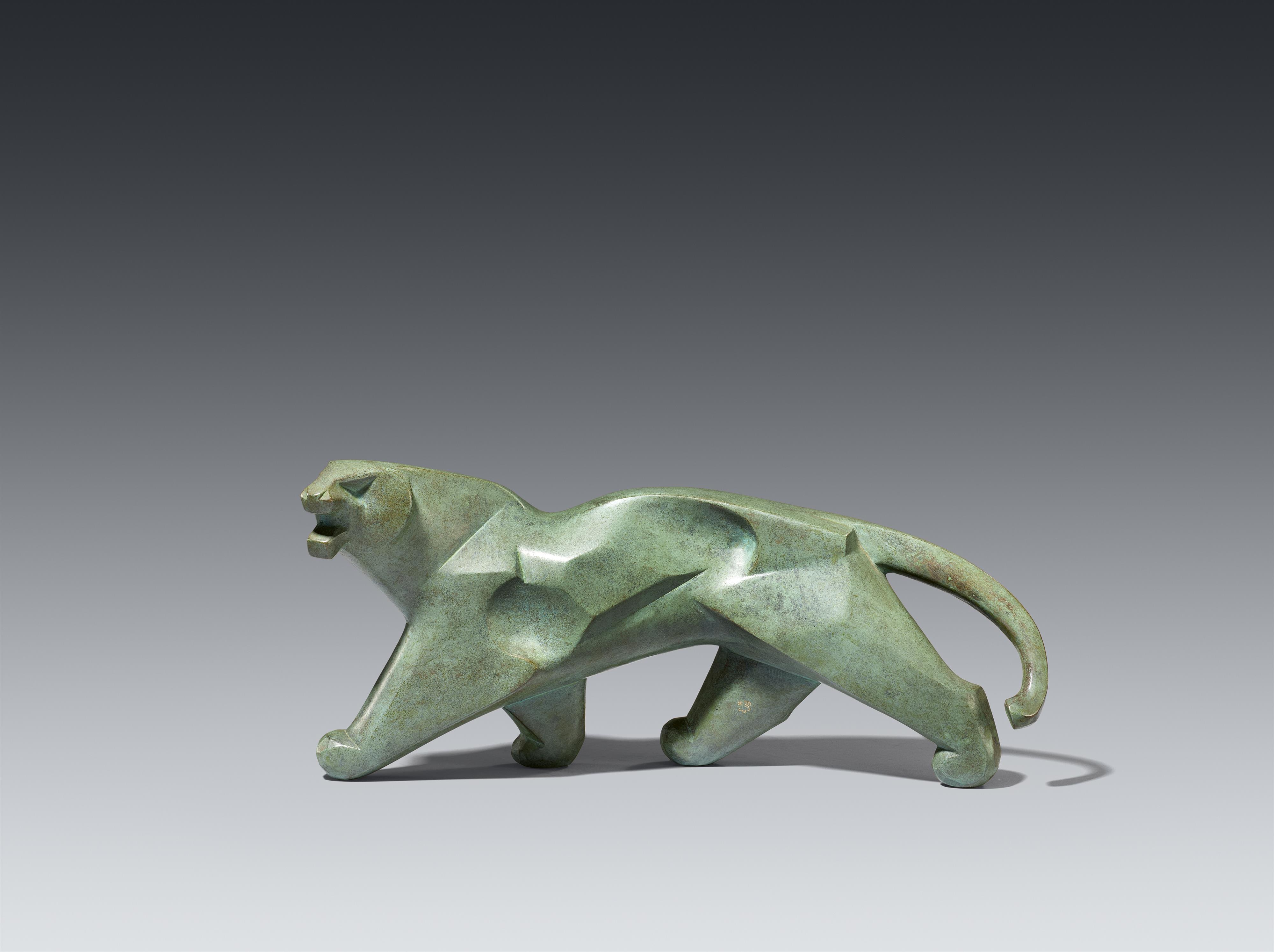 A modernist bronze figure of a tiger. Late 20th century - image-1