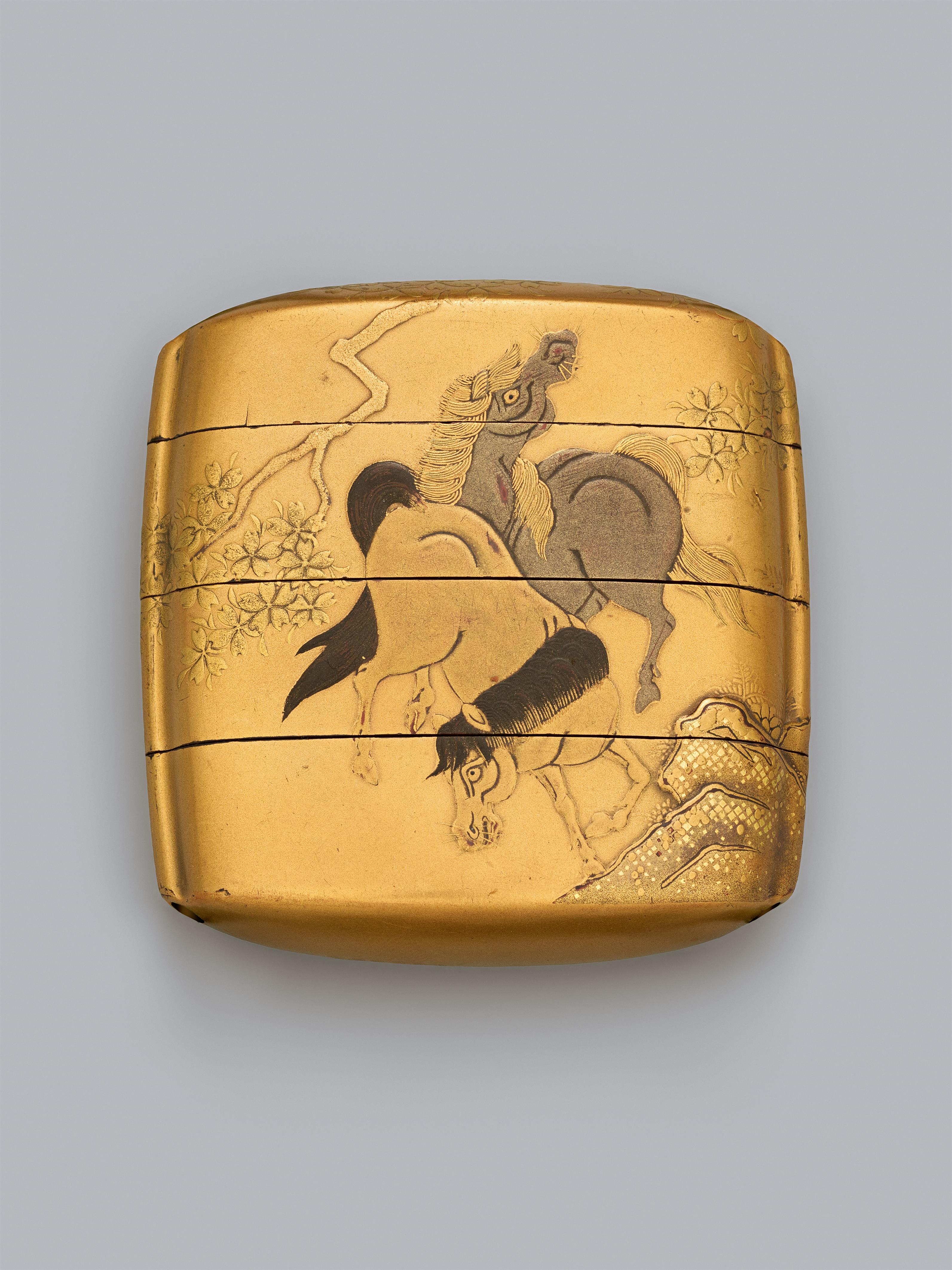 A three-case gold lacquer inrō. 19th century - image-2