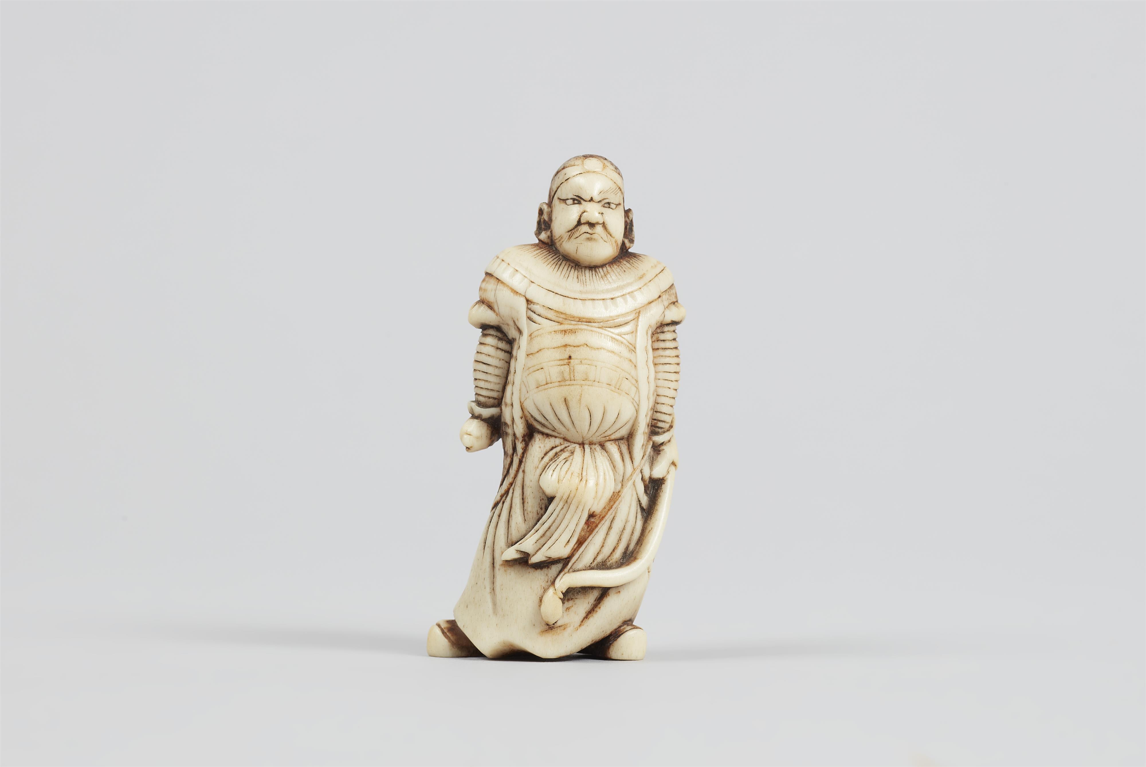 A bone netsuke of a Chinese warrior. 19th century - image-3