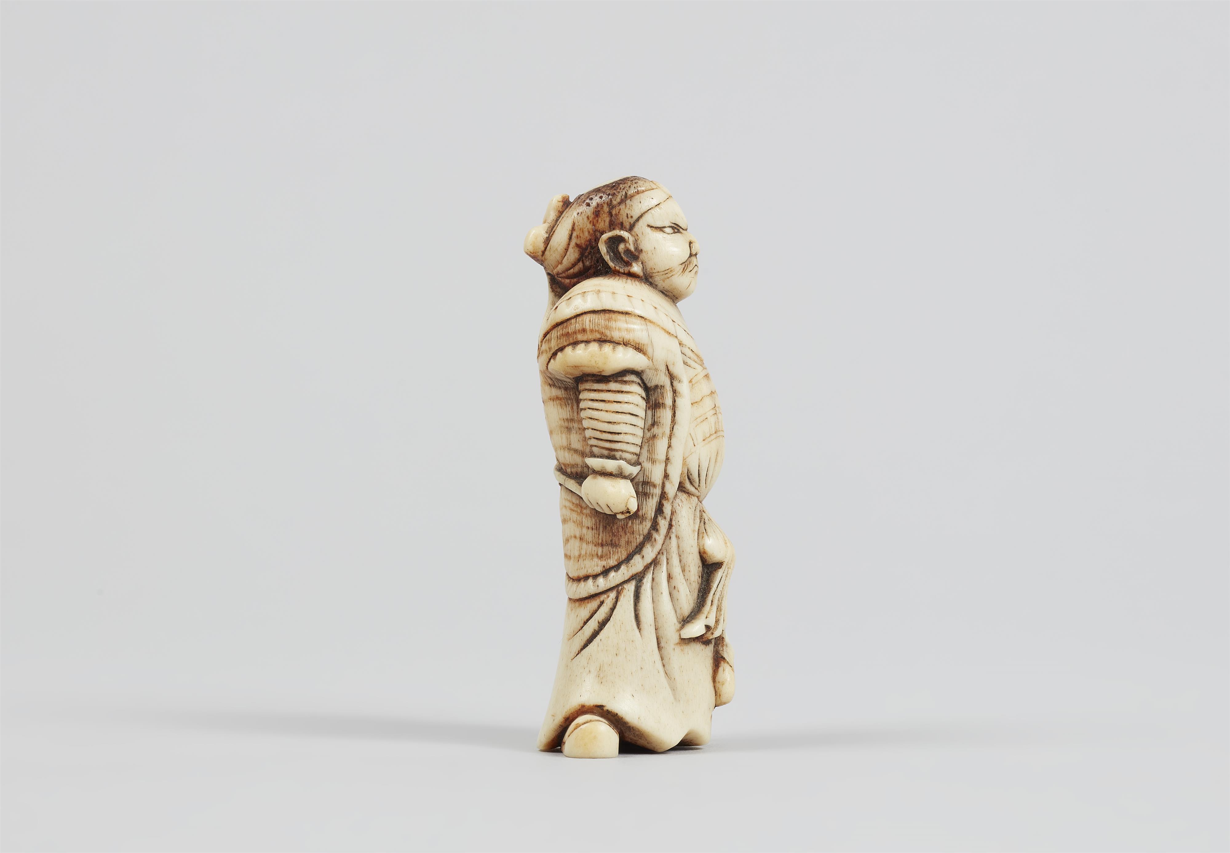 A bone netsuke of a Chinese warrior. 19th century - image-6