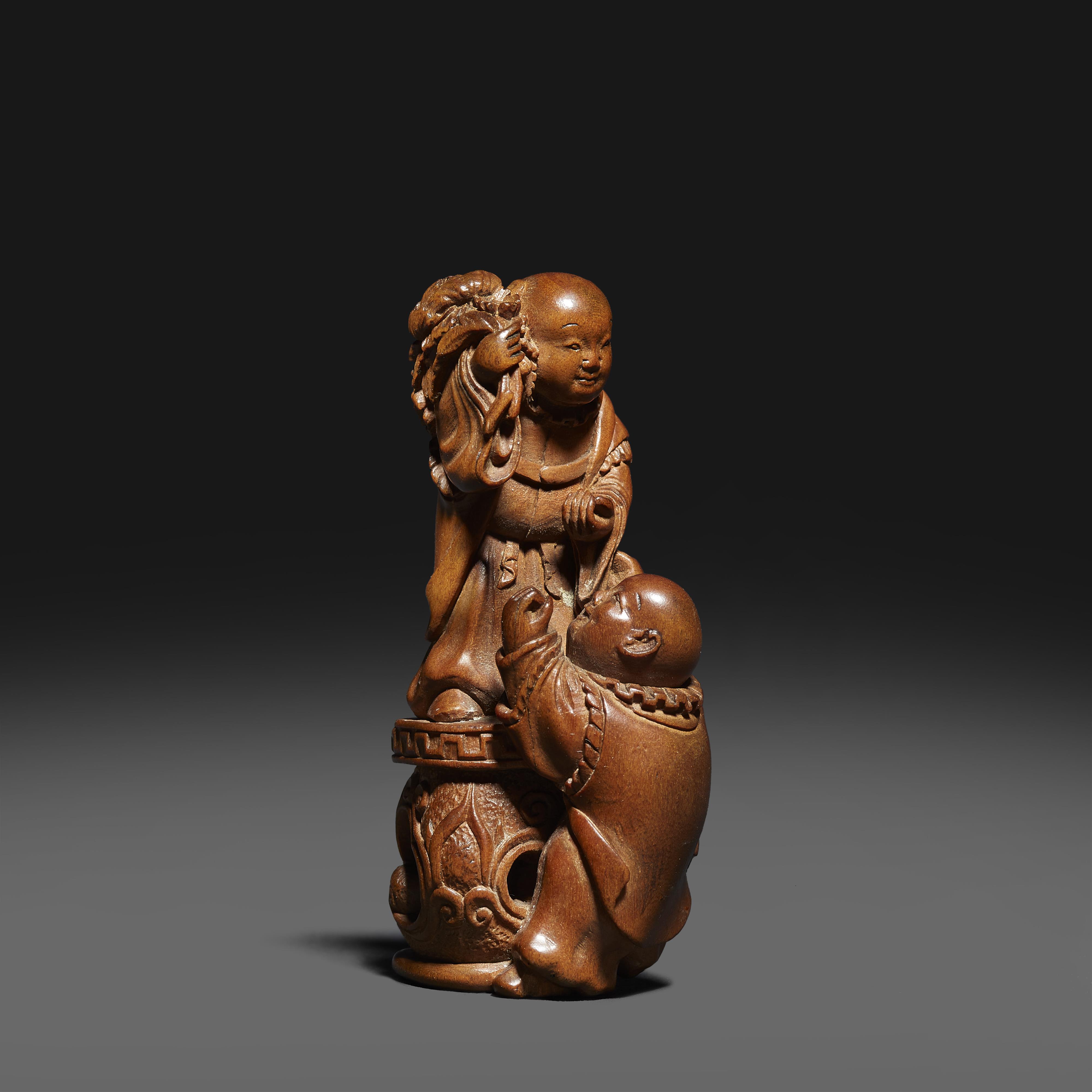 A light boxwood netsuke of two karako. Second half 19th century - image-8