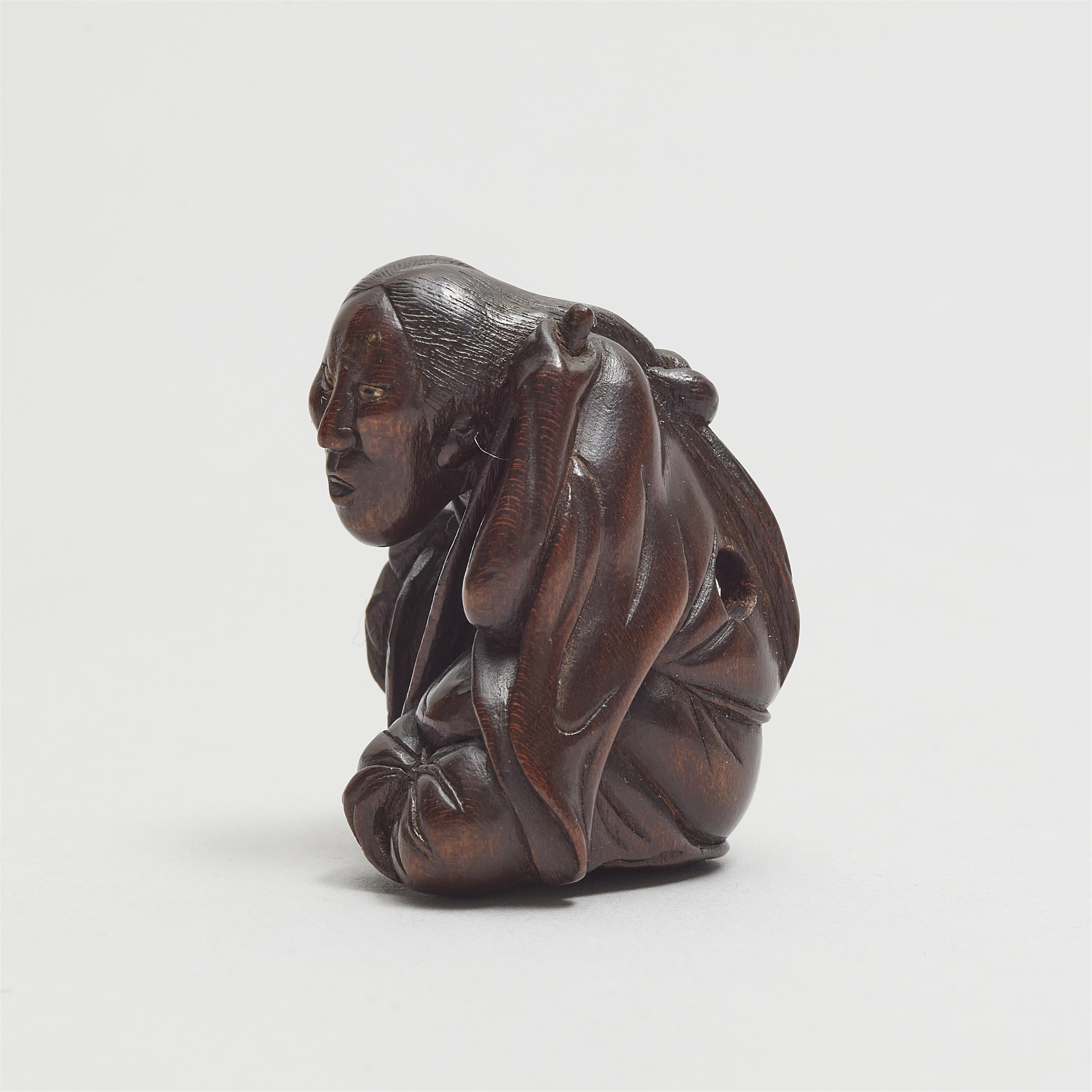 Netsuke der hockenden Ono no Komachi. Dunkles Holz. 19. Jh. - image-6