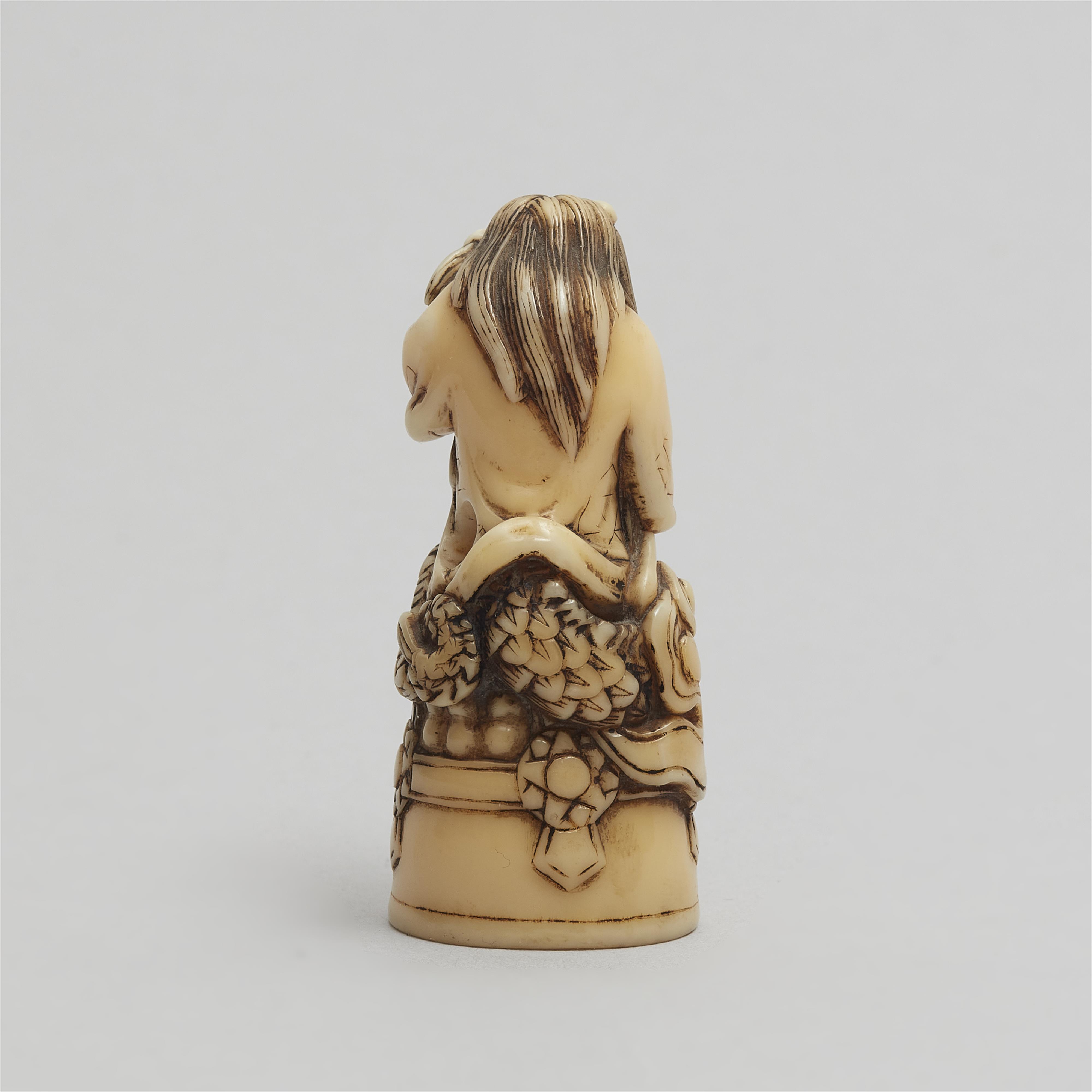 A marine ivory netsuke of Kiyohime. 19th century - image-5