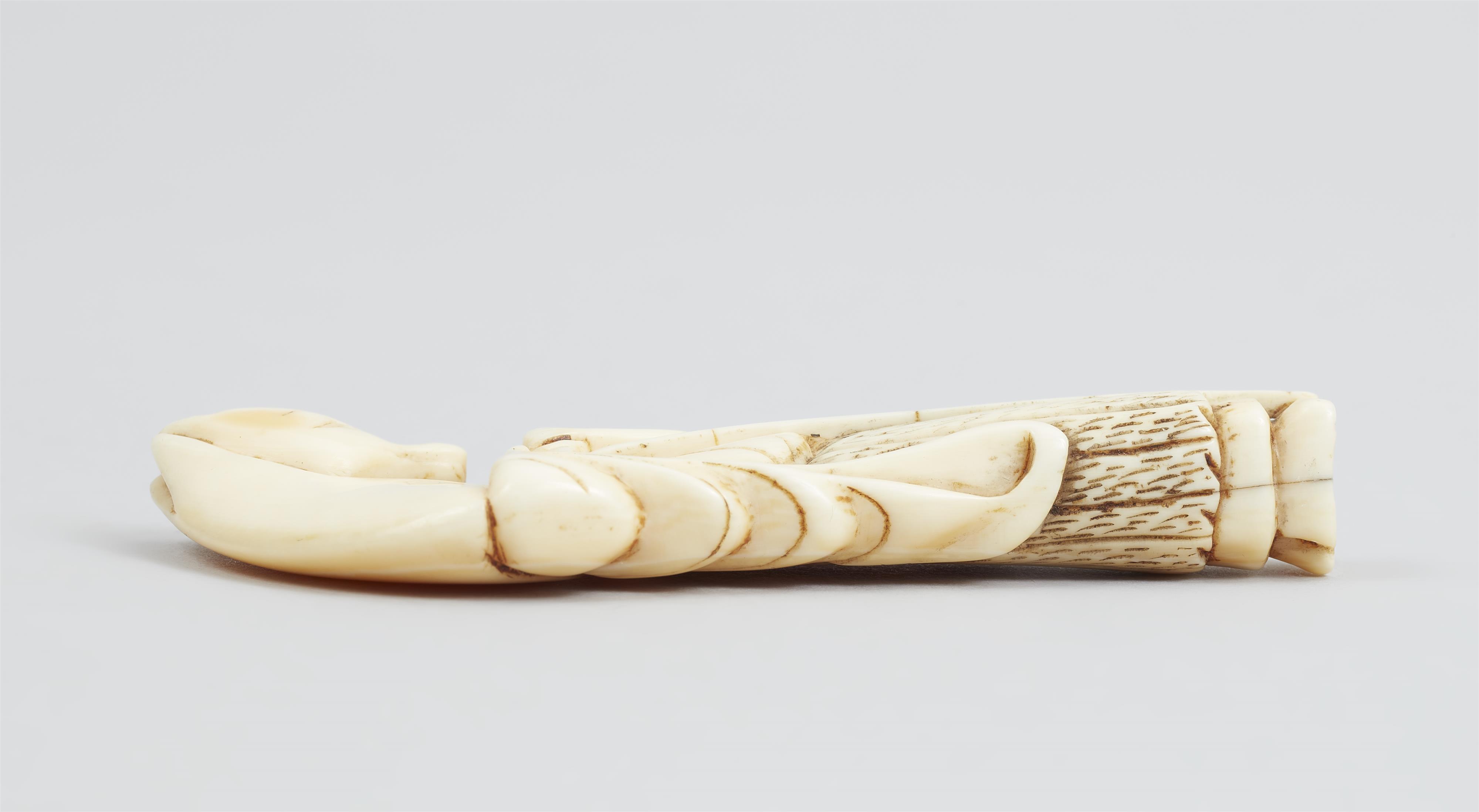 An ivory netsuke of a fox disguised as Hakusōzu. Early 19th century - image-3