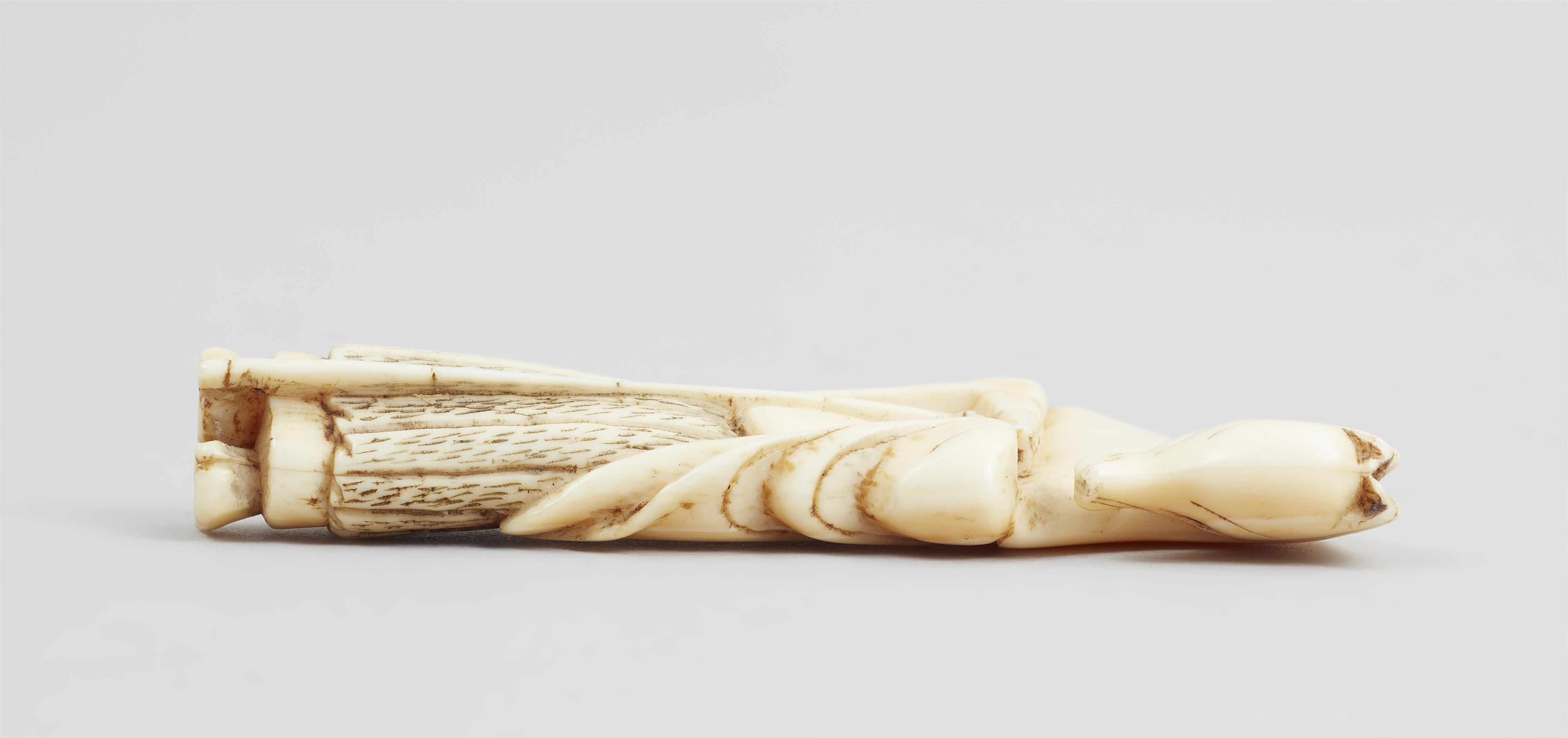 An ivory netsuke of a fox disguised as Hakusōzu. Early 19th century - image-4