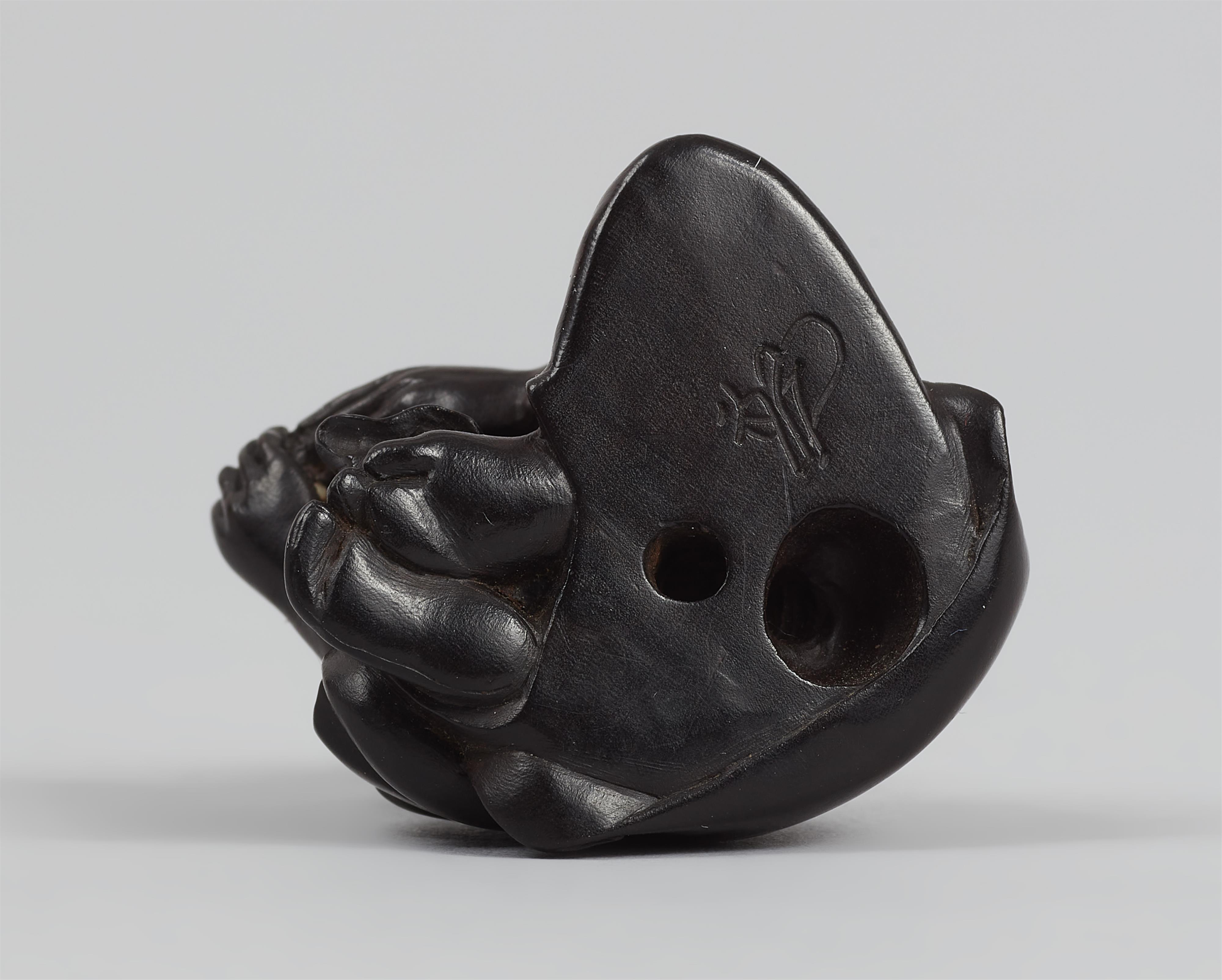 A Miwa-style wood netsuke of a chajin. First half 19th century - image-7