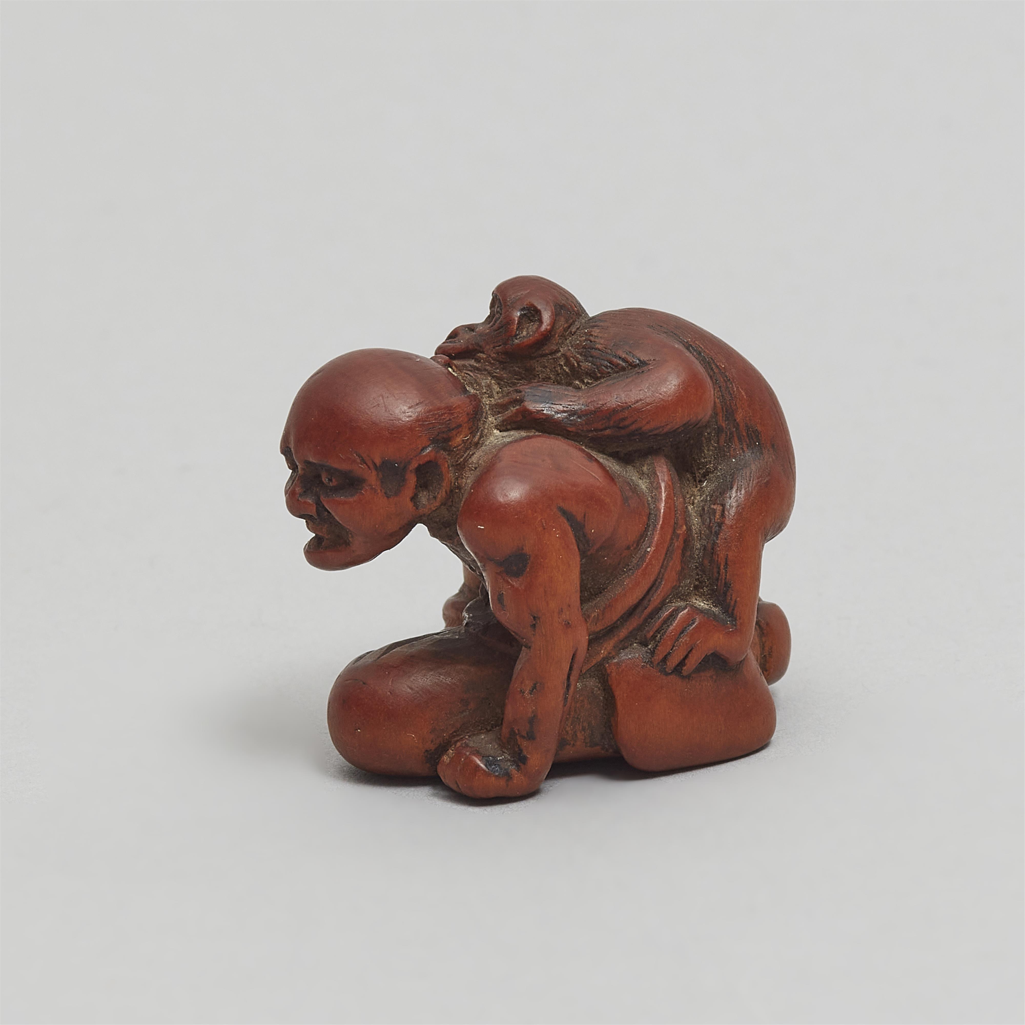 A boxwood netsuke of an old man and a monkey. 19th century - image-4