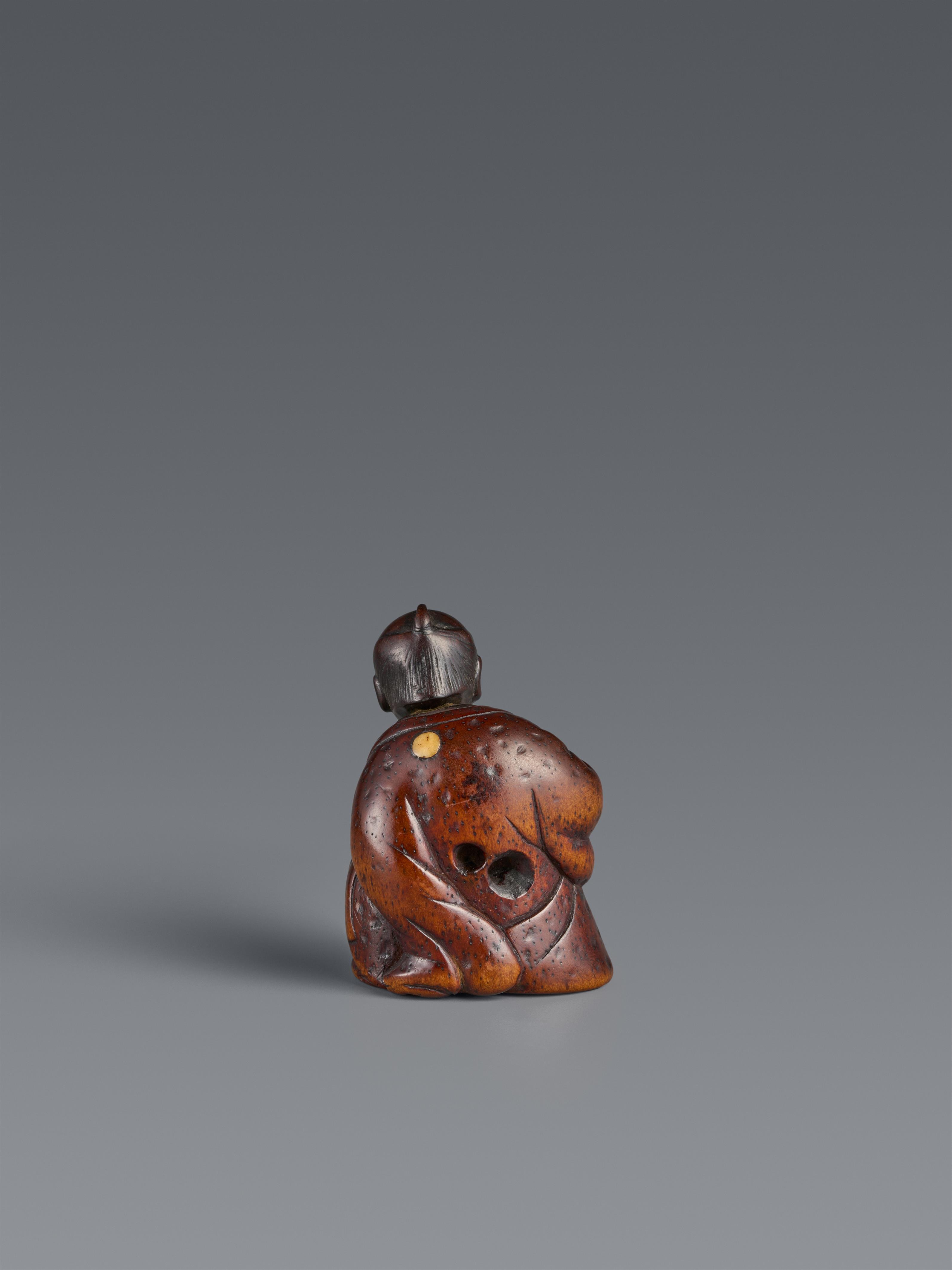 A boxwood netsuke of a nodder. 19th century - image-2