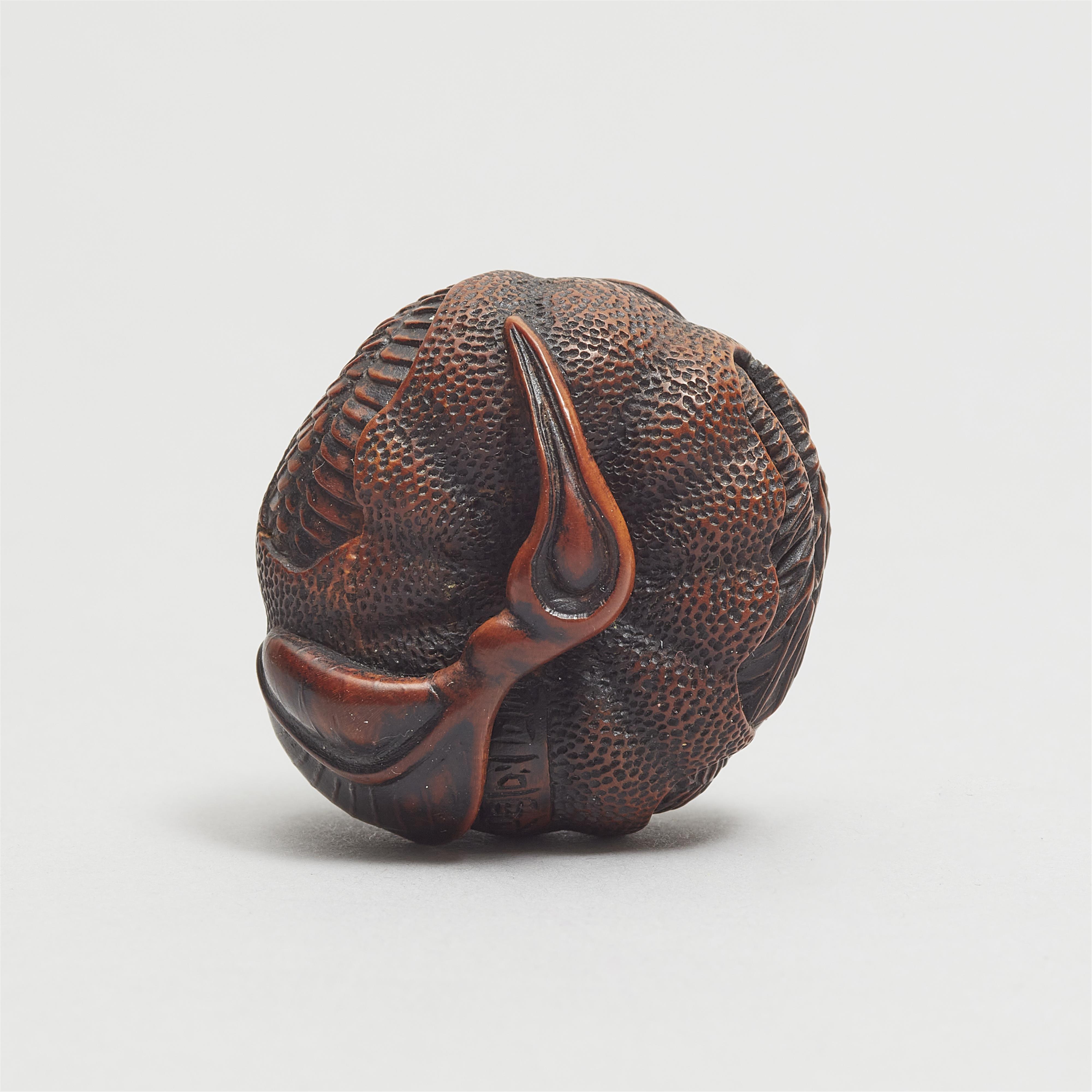 A Tanba boxwood netsuke of a dragon inside a mikan. Mid-19th century - image-5