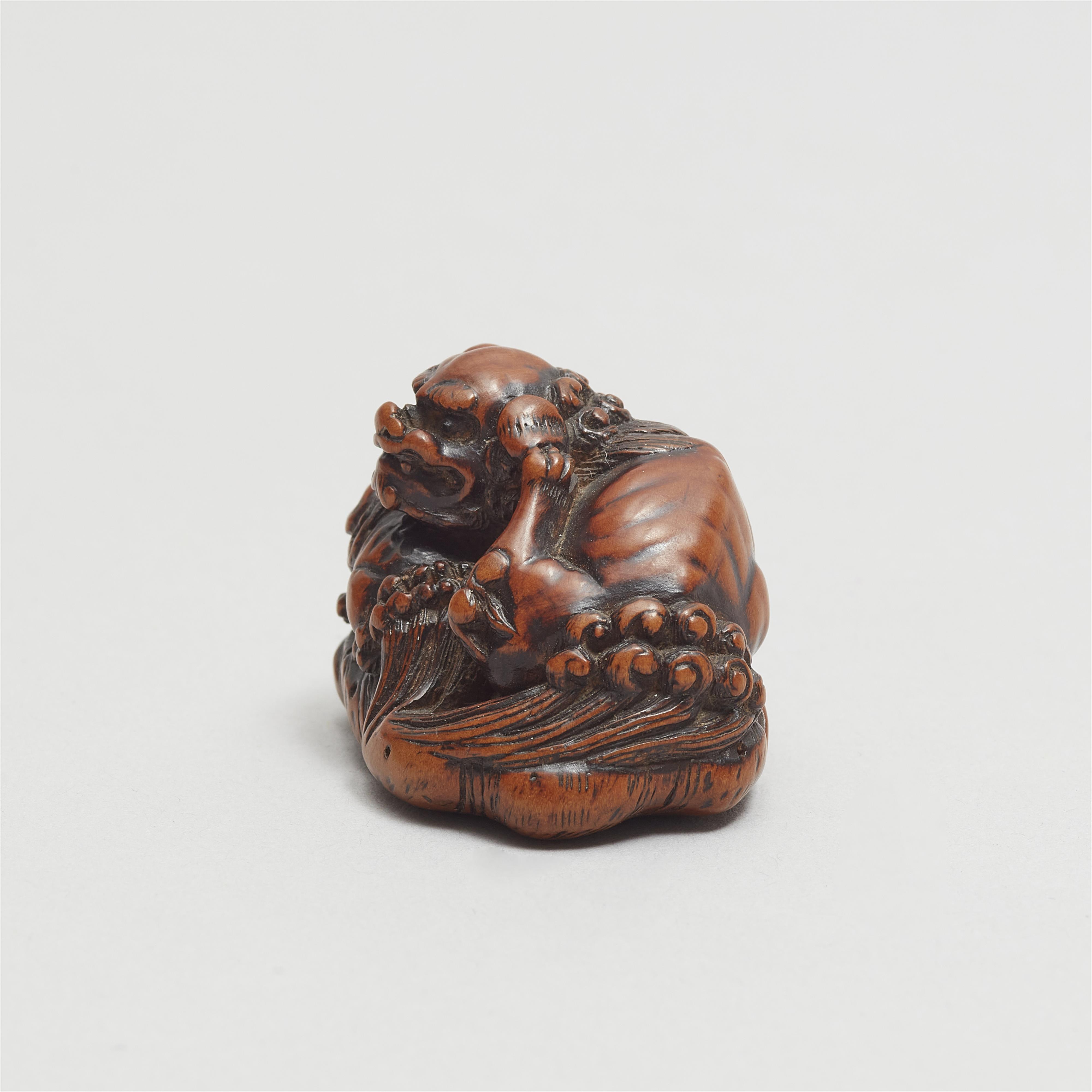 A boxwood netsuke of two shishi. 19th century - image-6