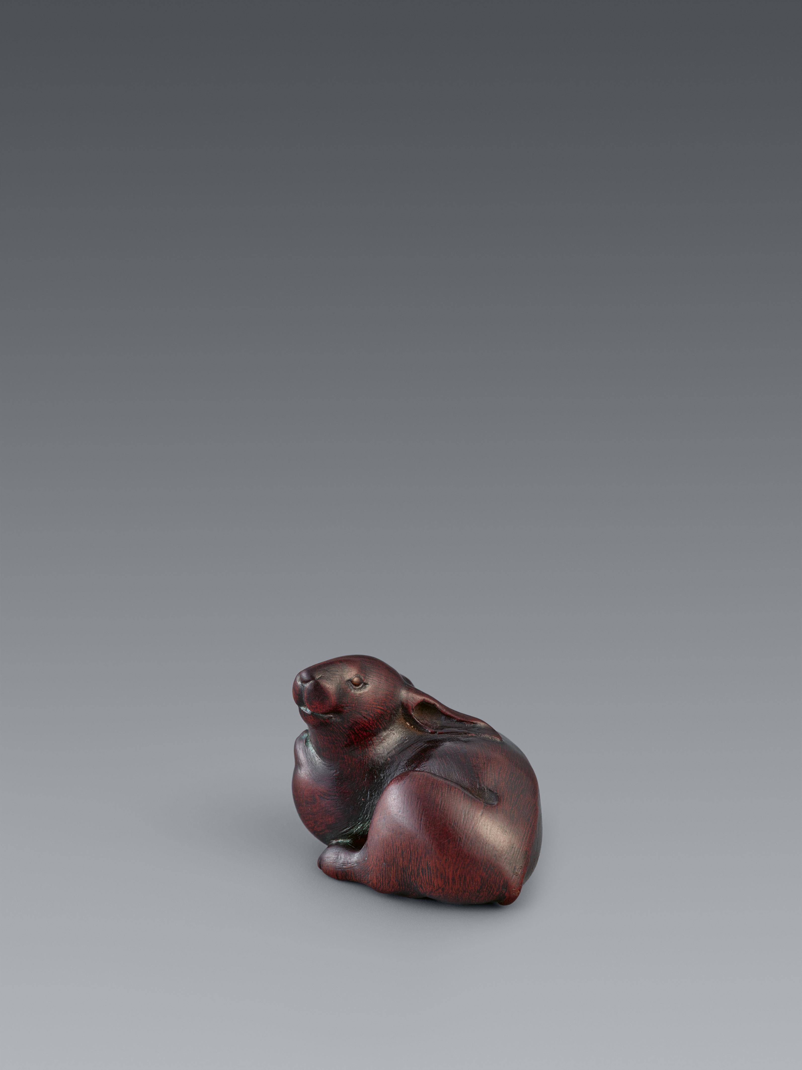 A wood netsuke of a chubby hare. 19th century - image-1