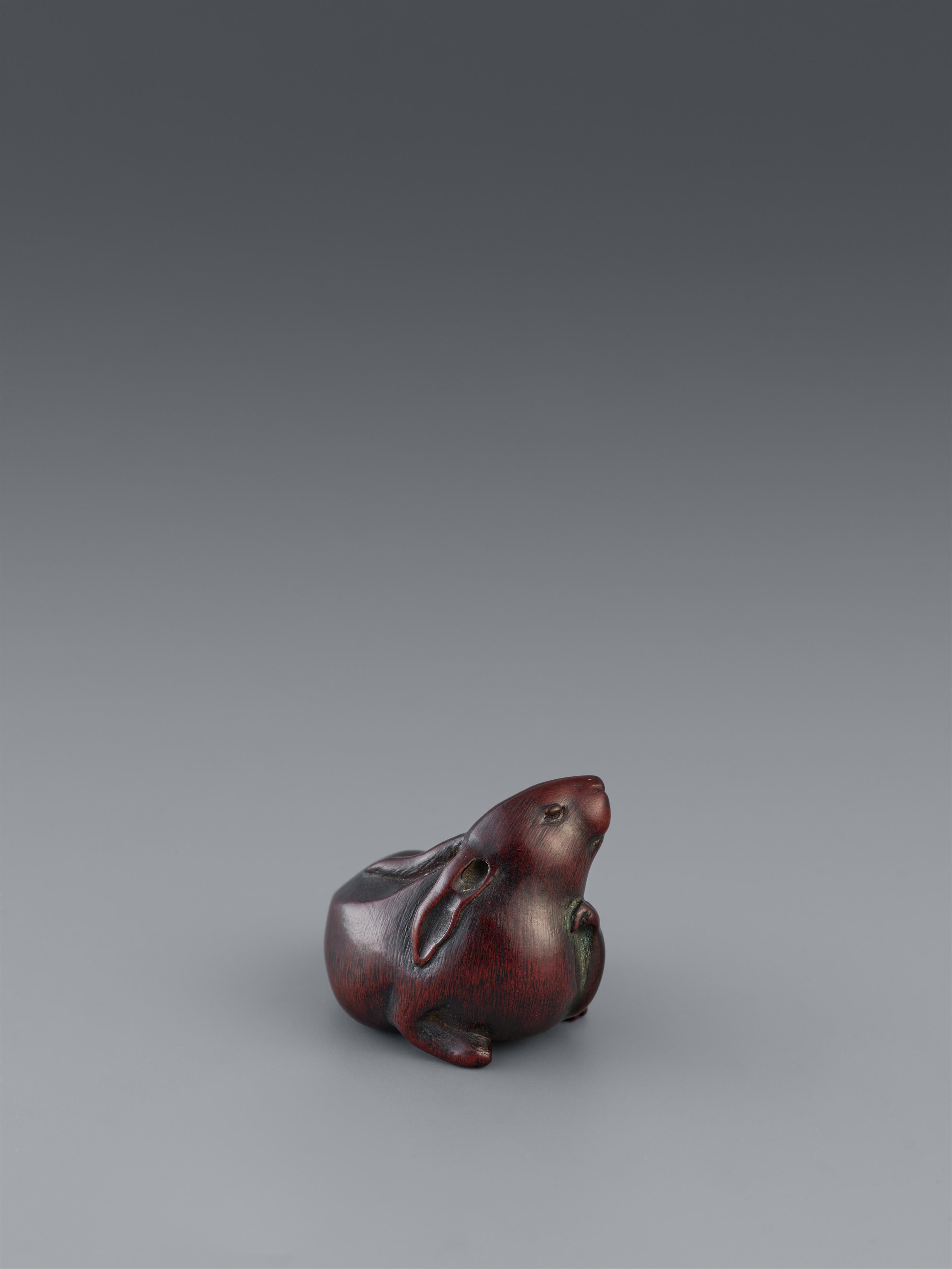 A wood netsuke of a chubby hare. 19th century - image-2