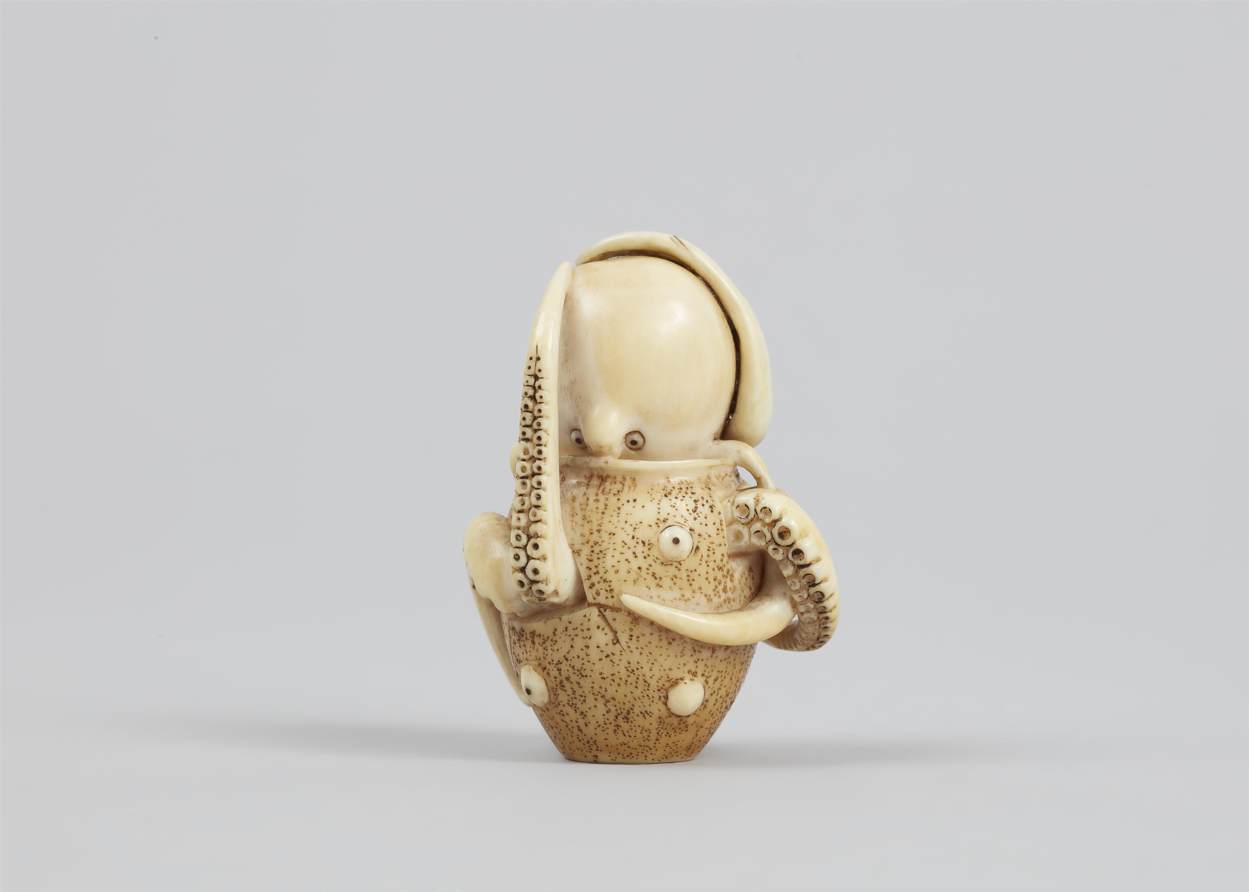 An ivory netsuke of an octopus trapped in a pot. Mid-19th century - image-3