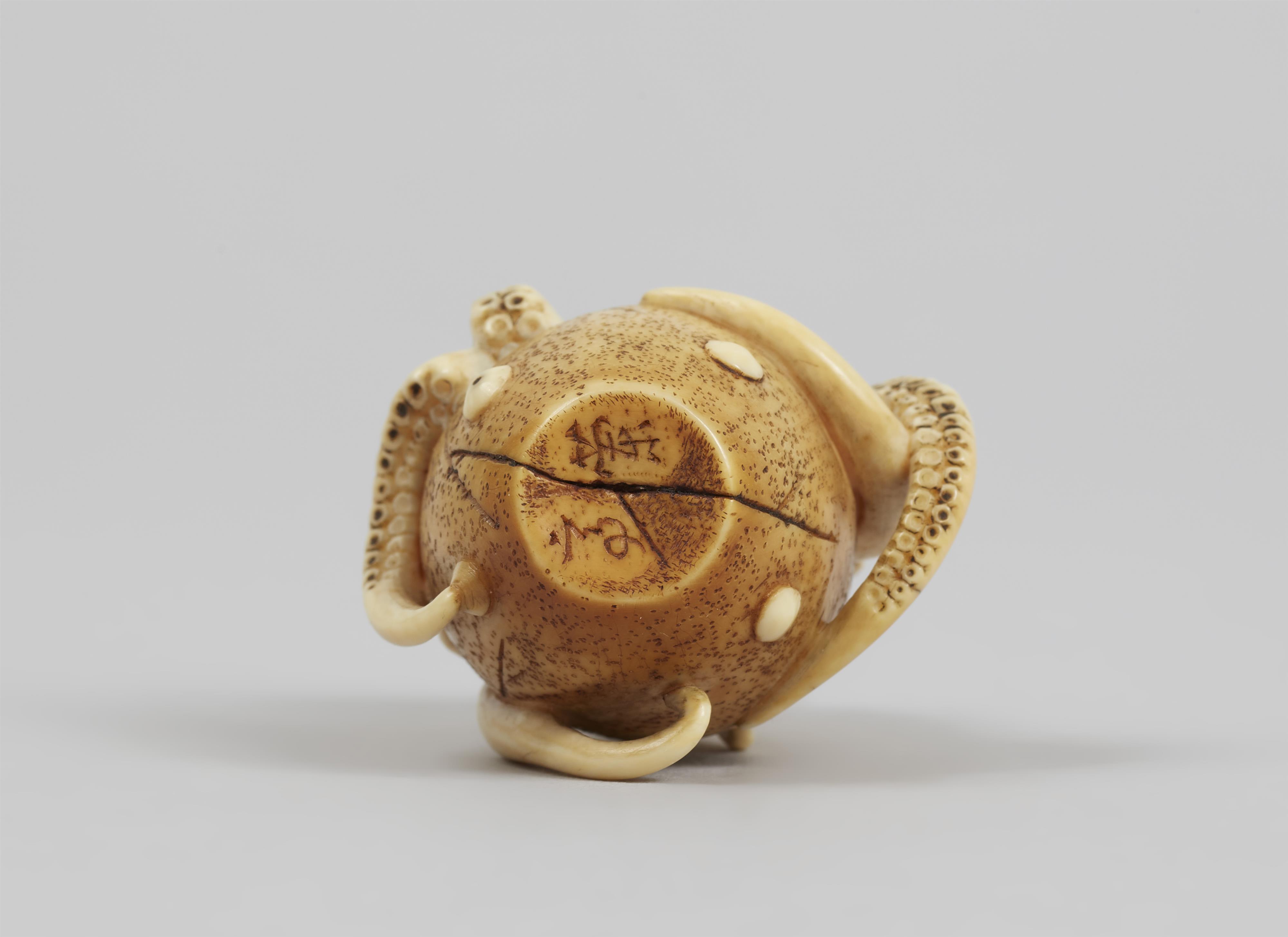 An ivory netsuke of an octopus trapped in a pot. Mid-19th century - image-7