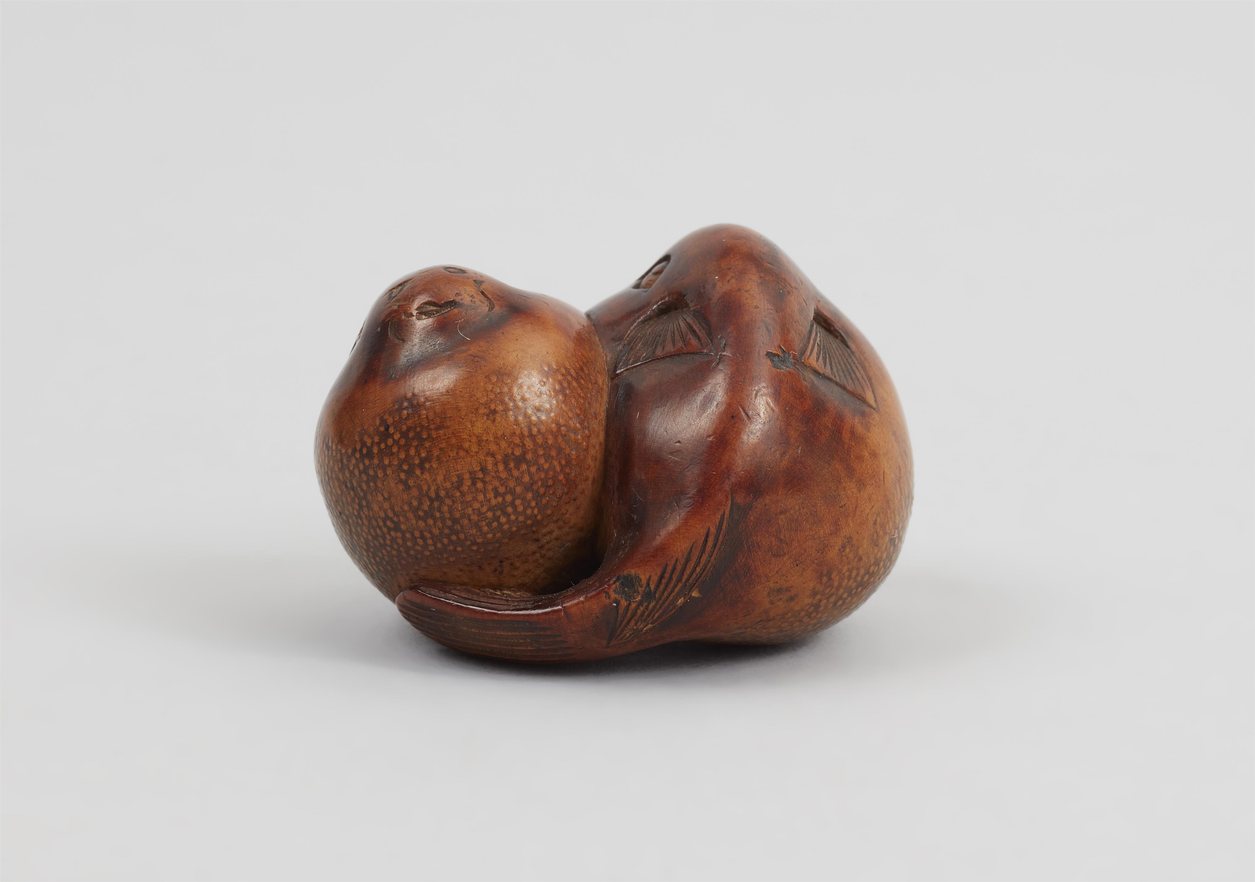 A boxwood netsuke of two blowfish. Around 1800 - image-5