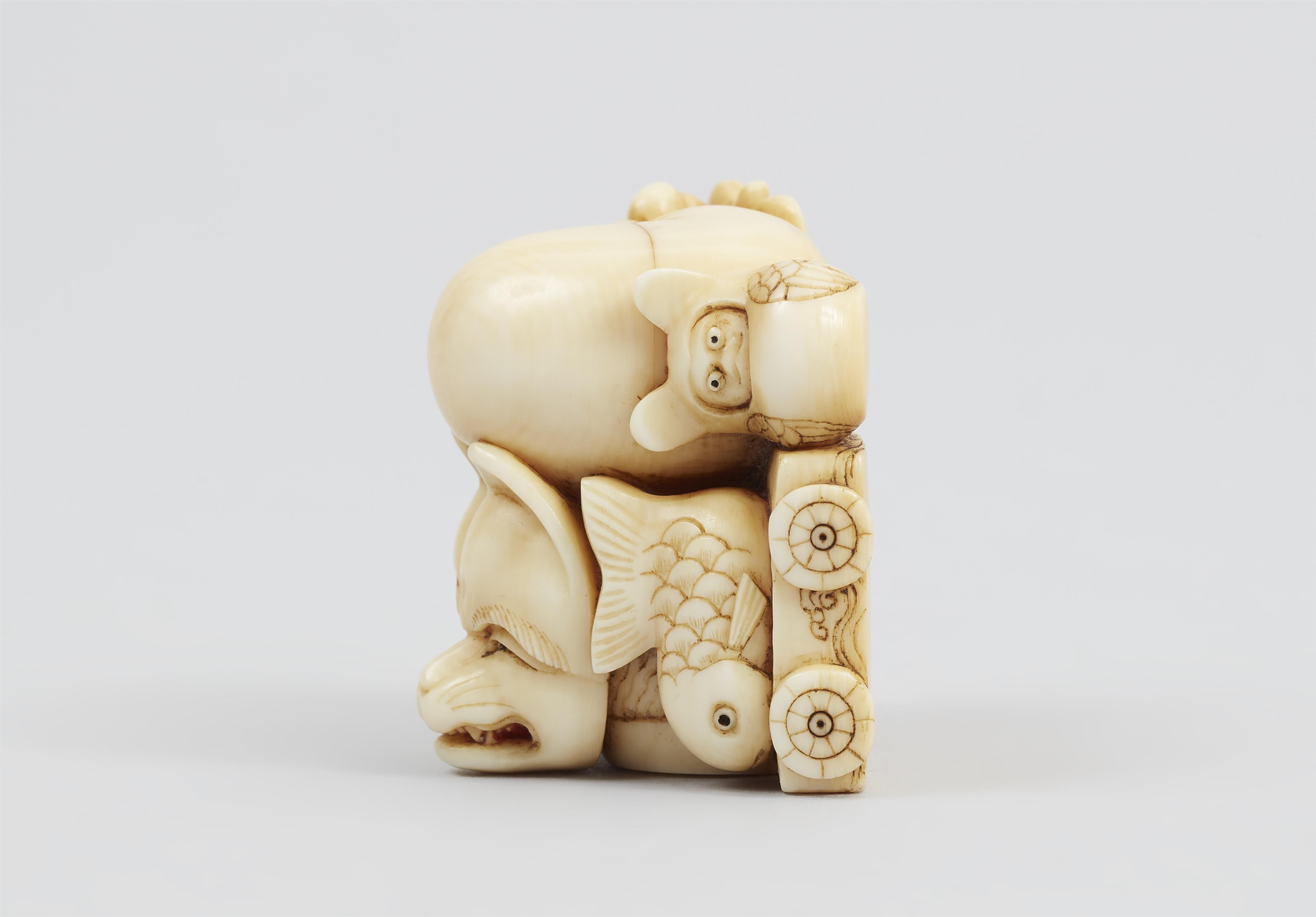 Netsuke einer Spielzeuggruppe. Elfenbein. 2. Hälfte 19. Jh. - image-10