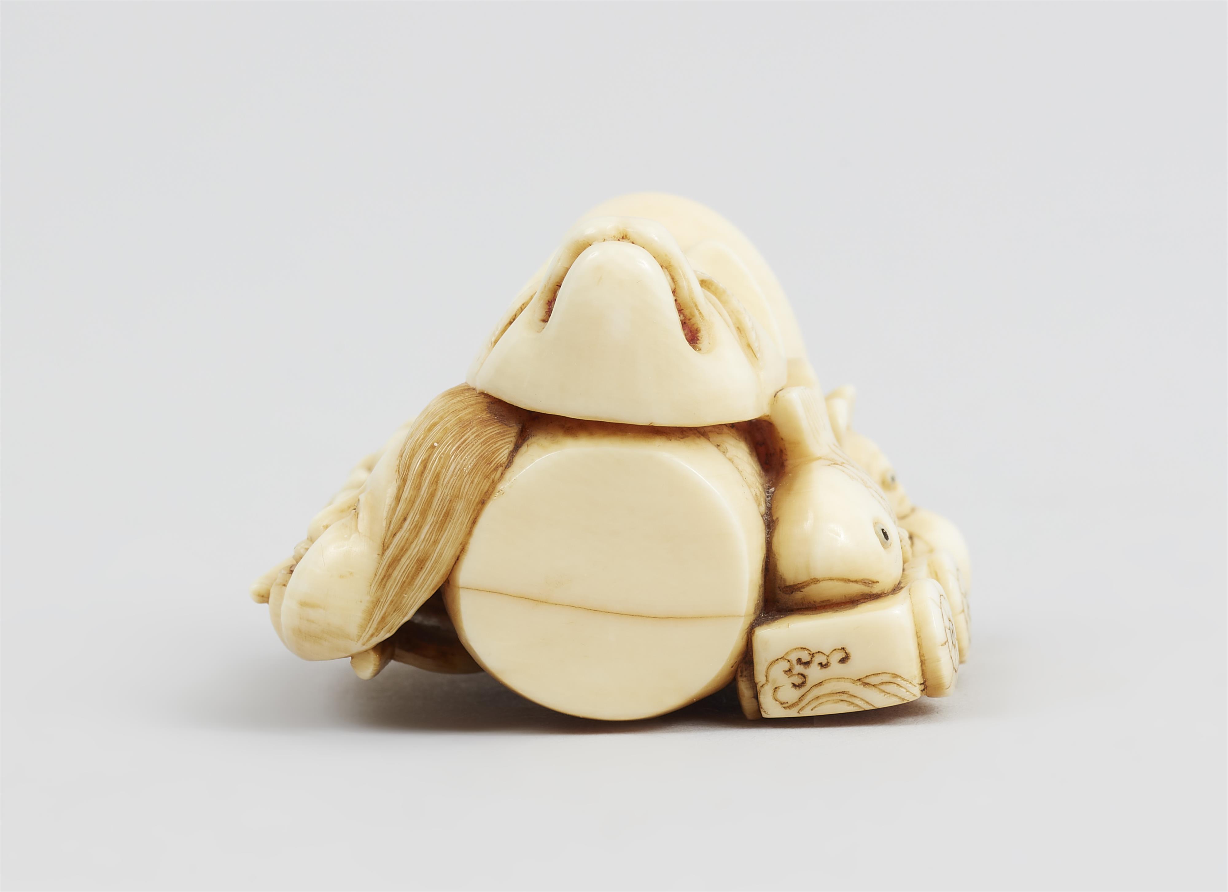 An ivory netsuke of a group of toys. Second half 19th century - image-13